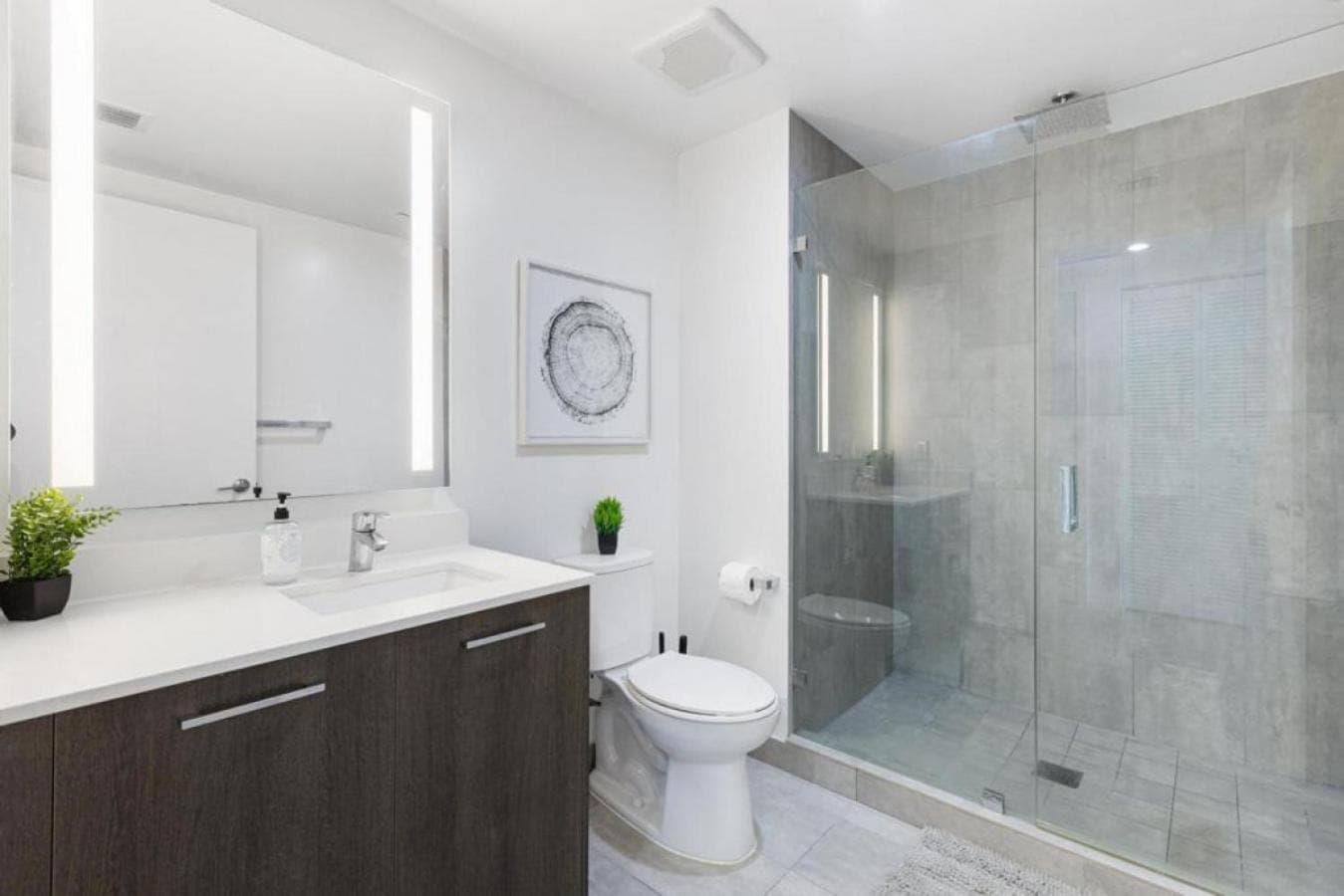 Corner condo w/ Unrivaled views — 9