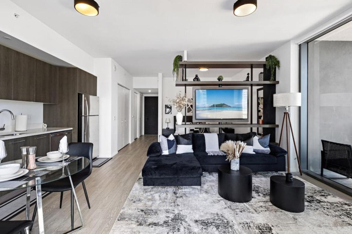 Corner condo w/ Unrivaled views — 10