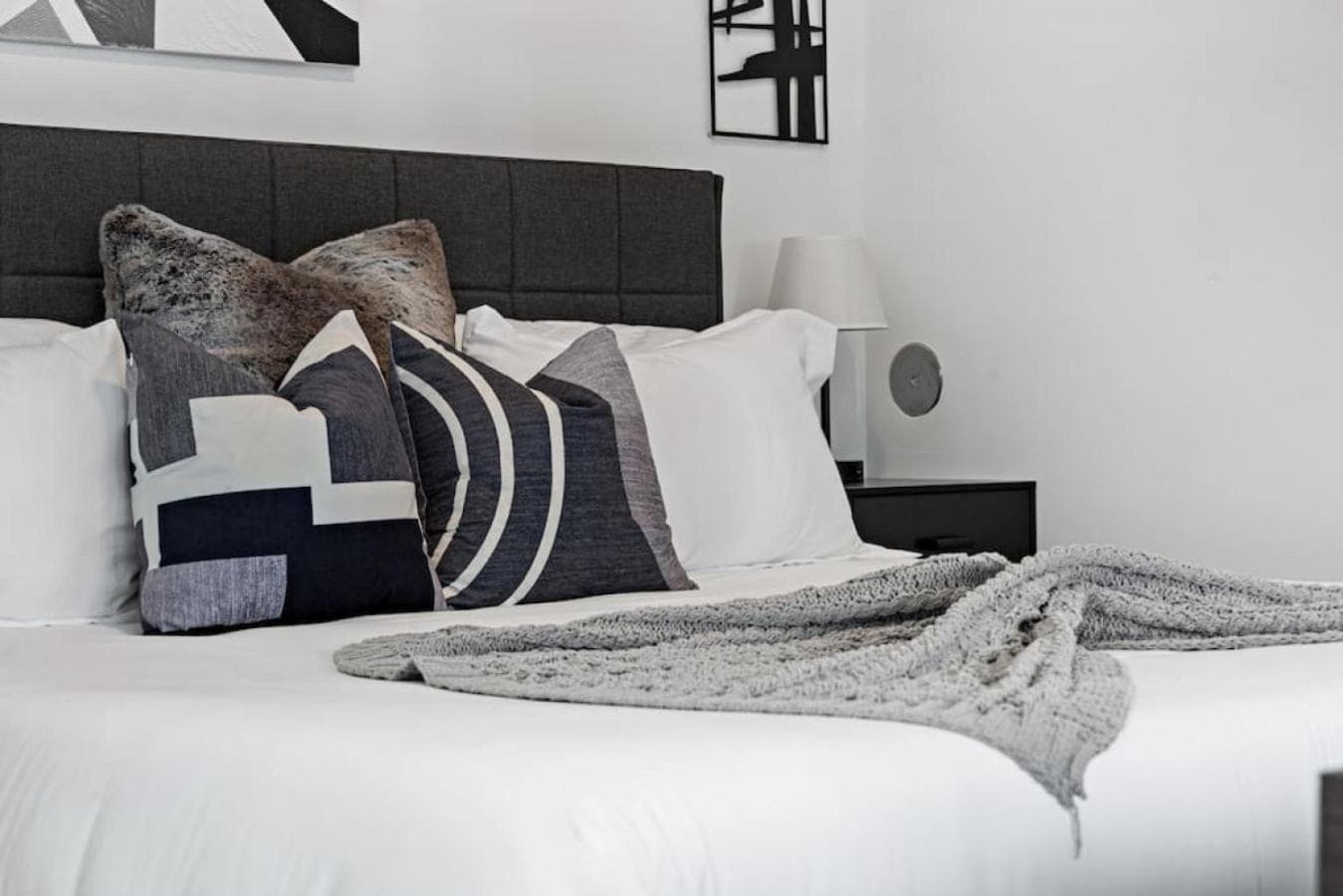 Corner condo w/ Unrivaled views — 6