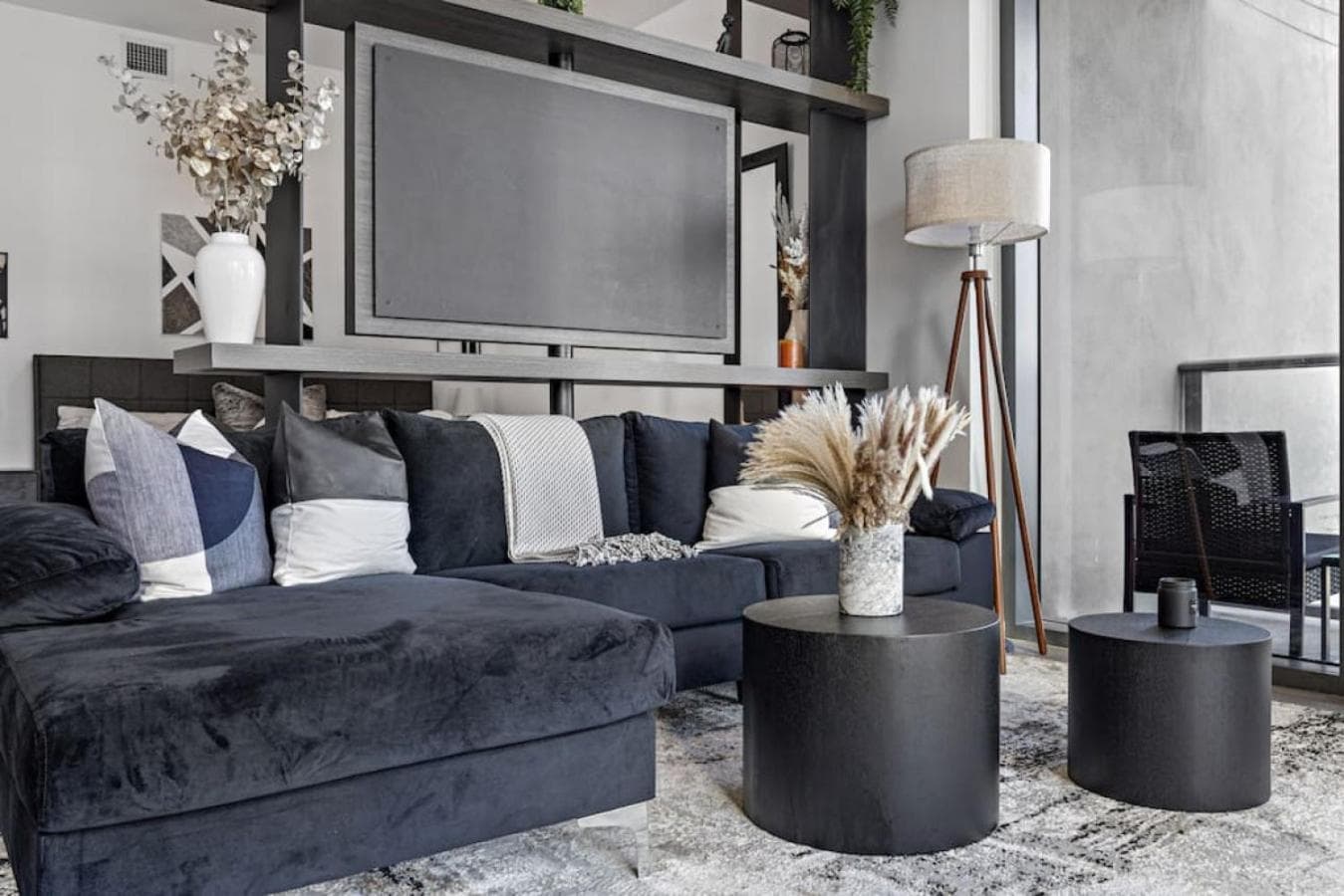 Corner condo w/ Unrivaled views — 3