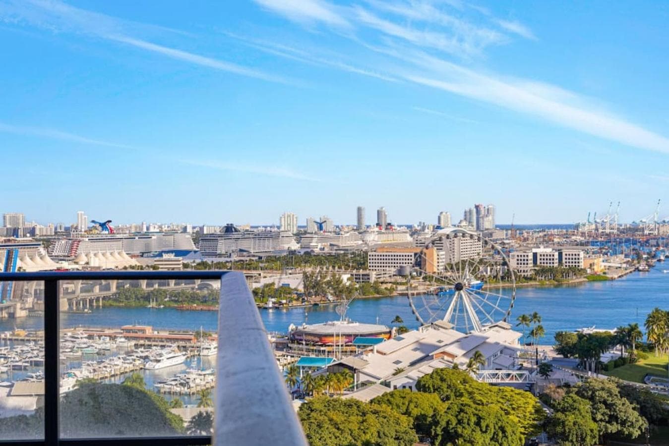 Corner condo w/ Unrivaled views — 5
