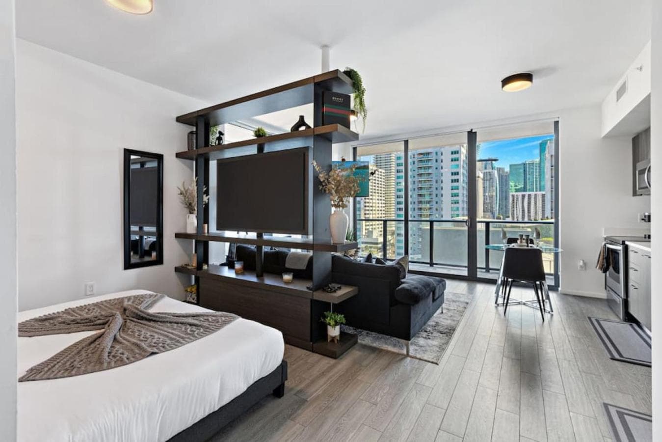 Corner condo w/ Unrivaled views — 2