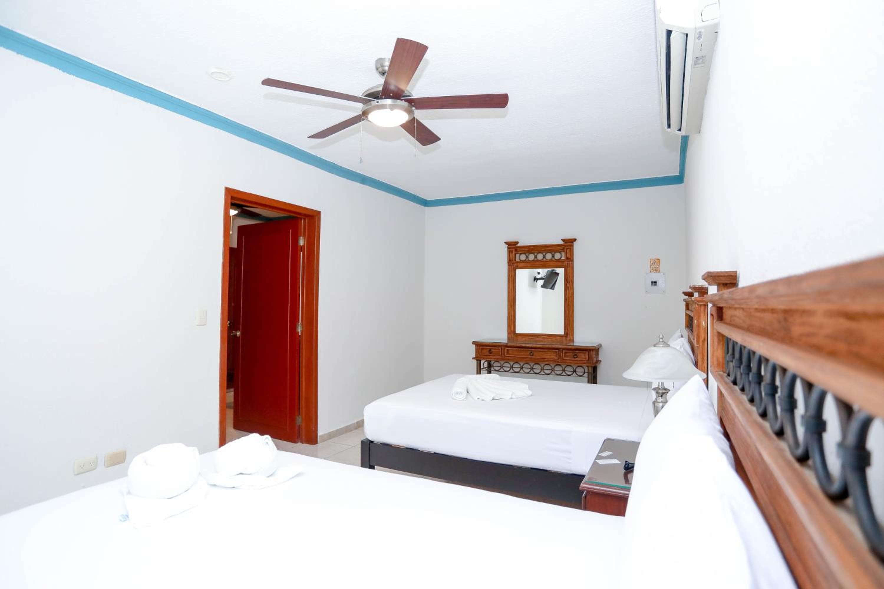 Hotel Avenida Cancun — 12