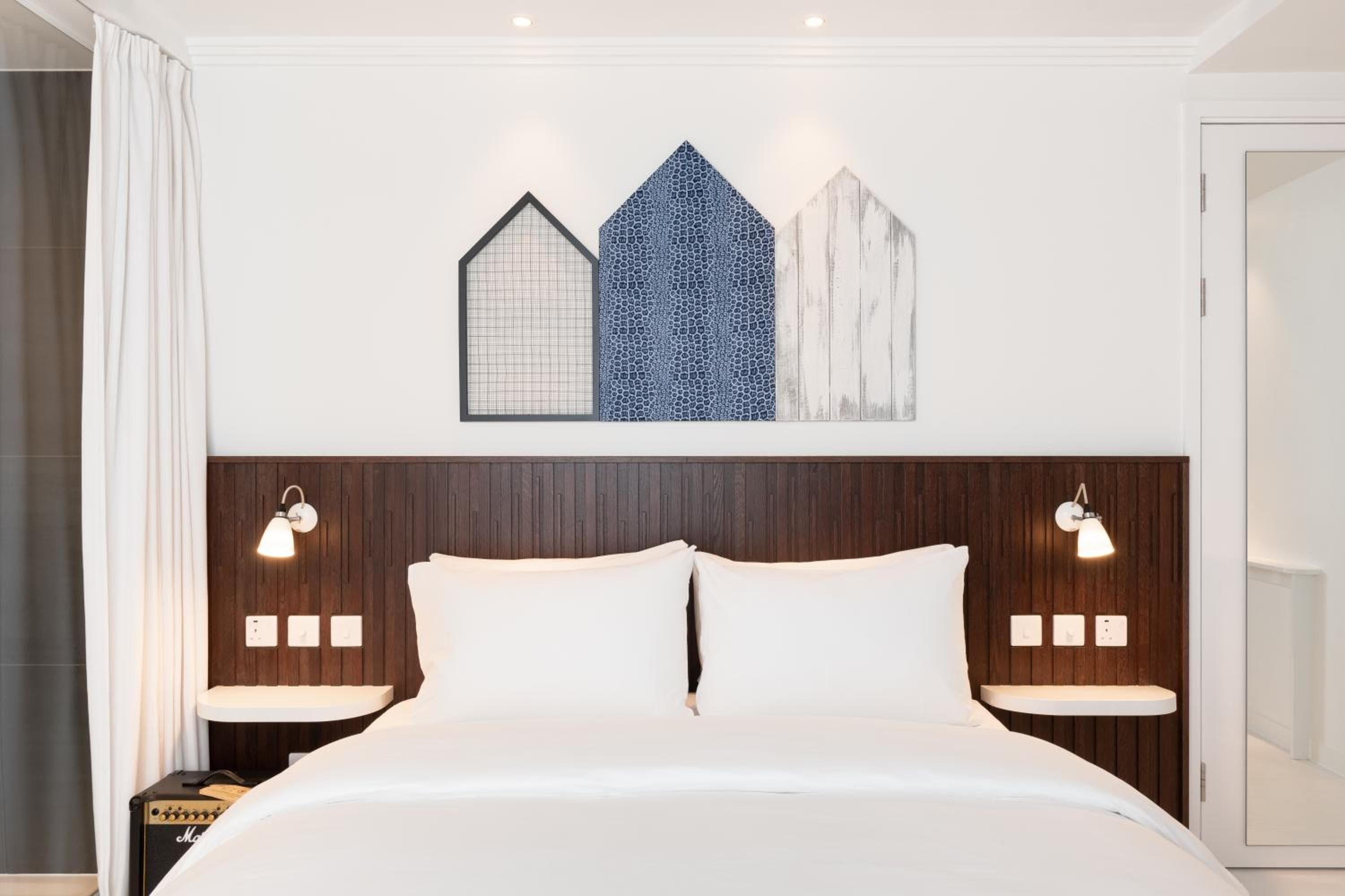 Ruby Zoe Hotel London — 16