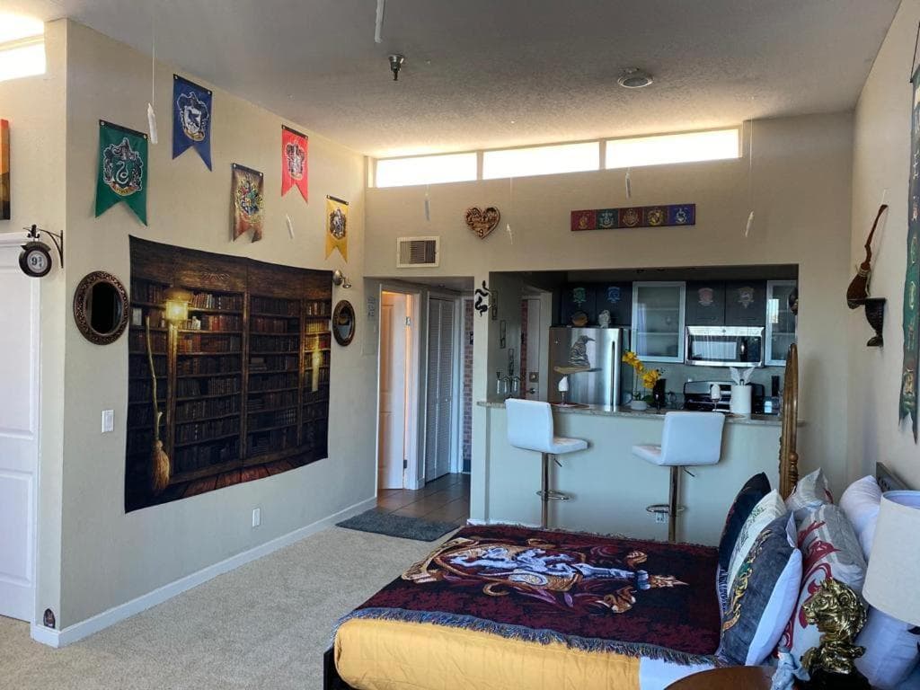 Mario, Disney & not themed Loft Universal Studios 10min loft apartment — 5
