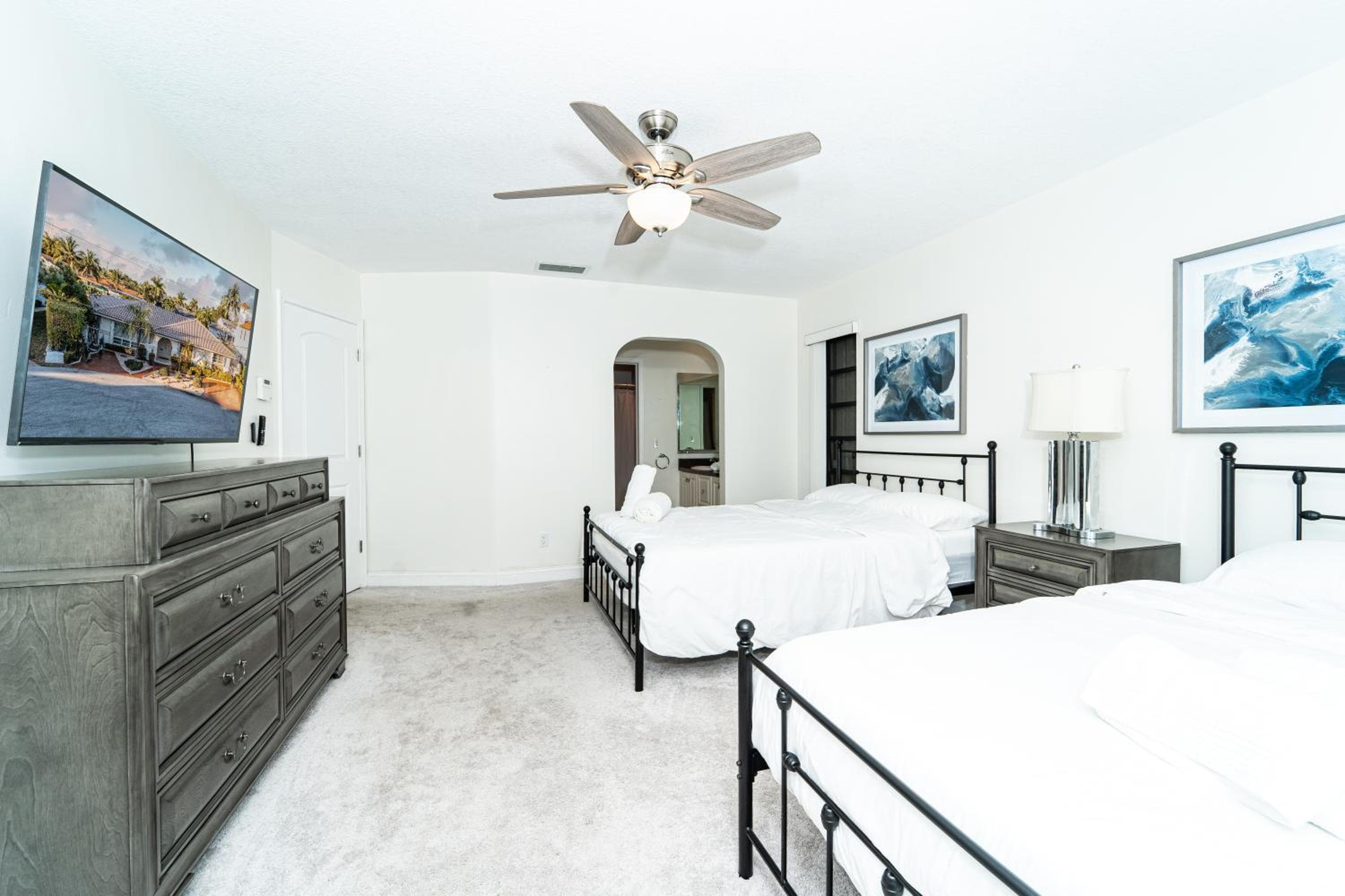 Waterfront Villa Heated Pool Spa Walk To Beach — 5