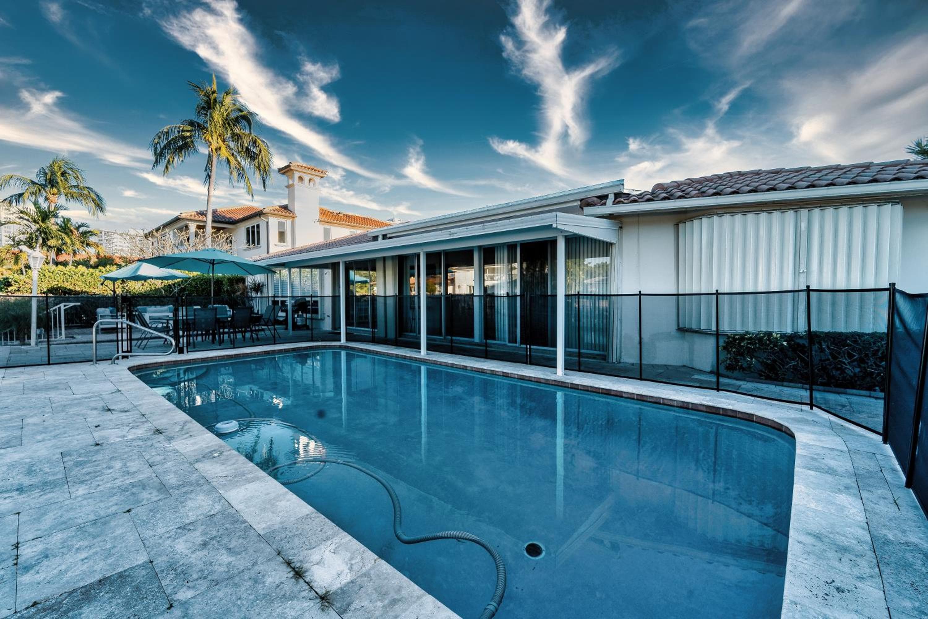 Villa sul lungomare, piscina riscaldata, spa, a piedi dalla spiaggia — 3