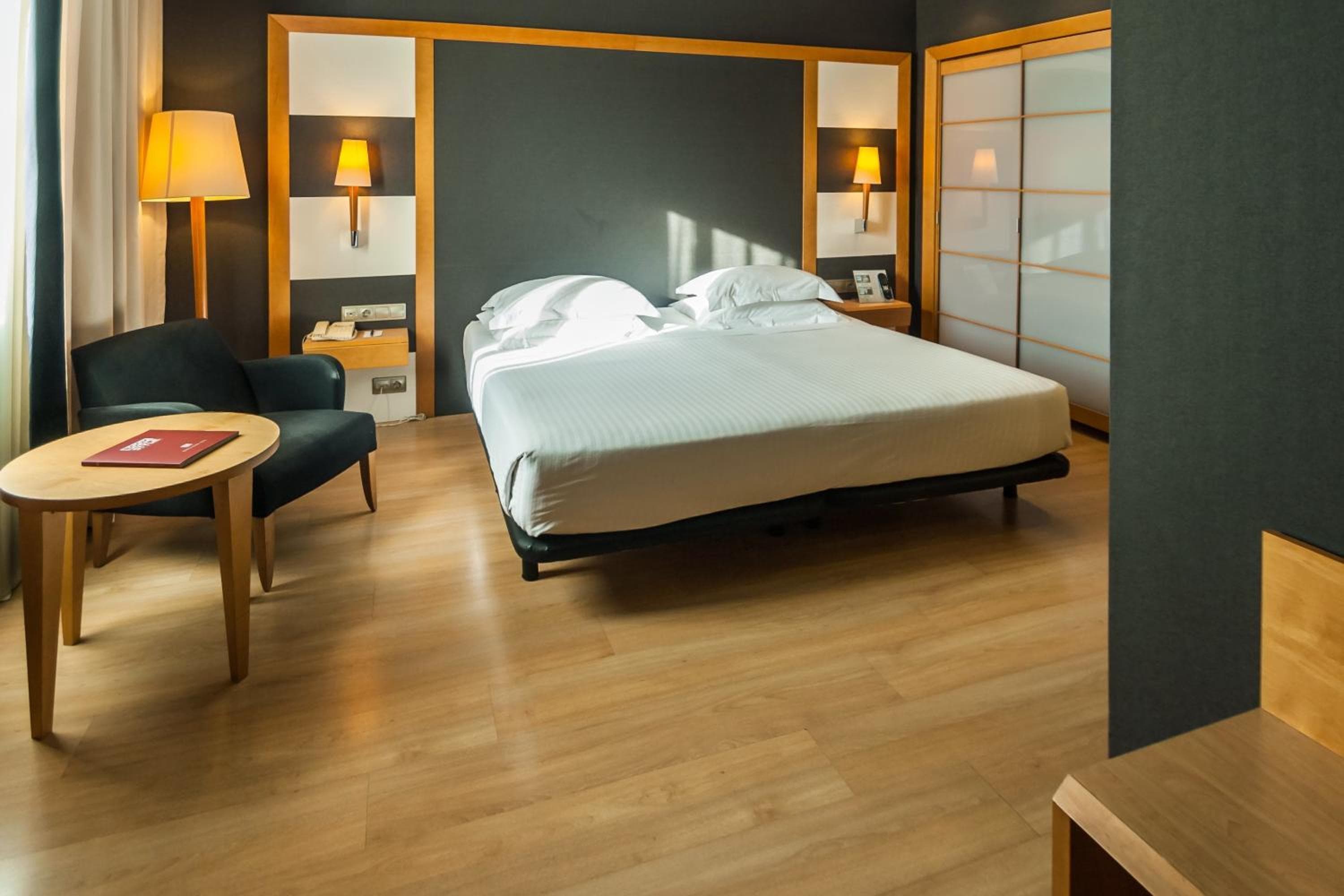 Hotel Barcelona Universal — 8