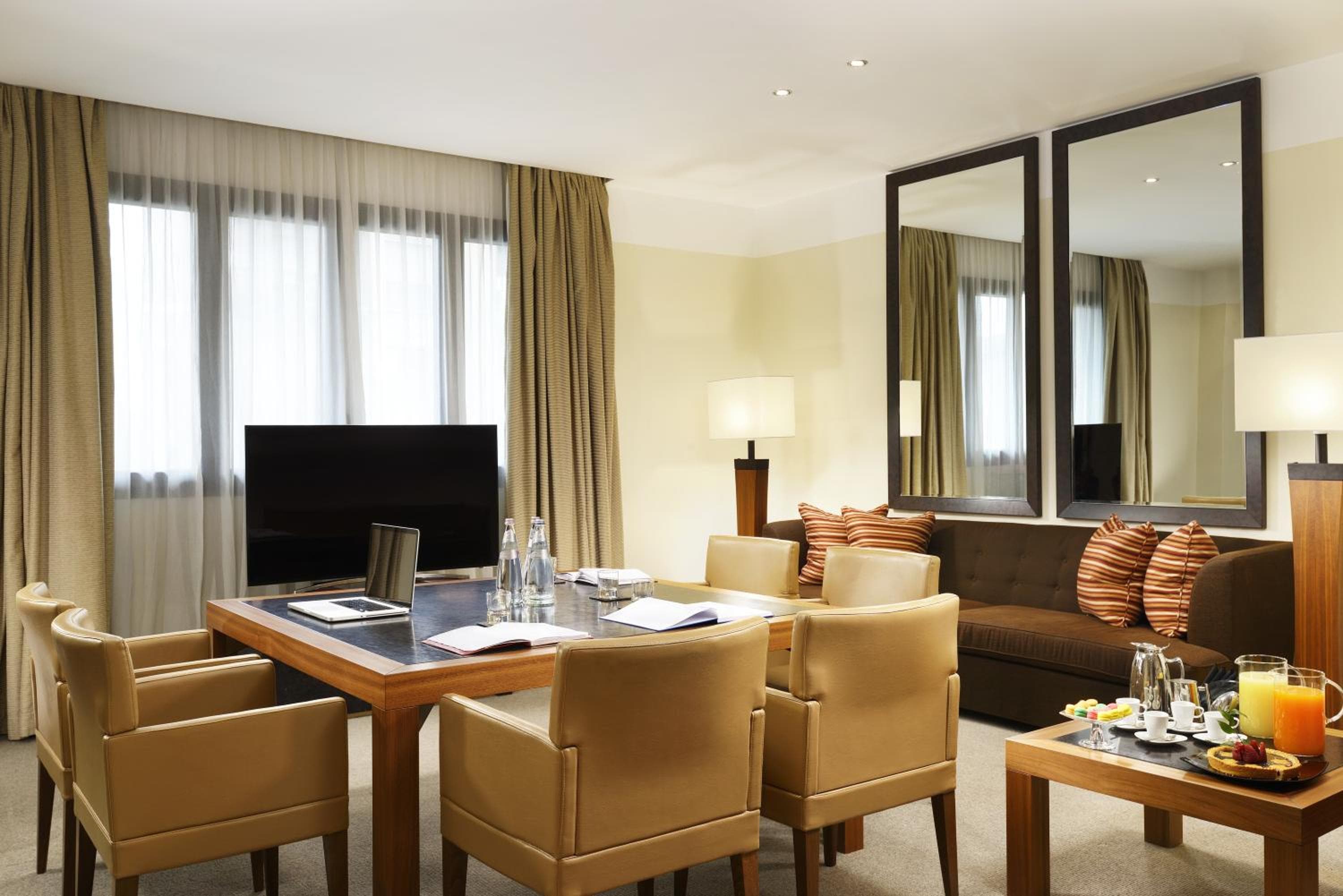 Milan Suite Hotel — 15