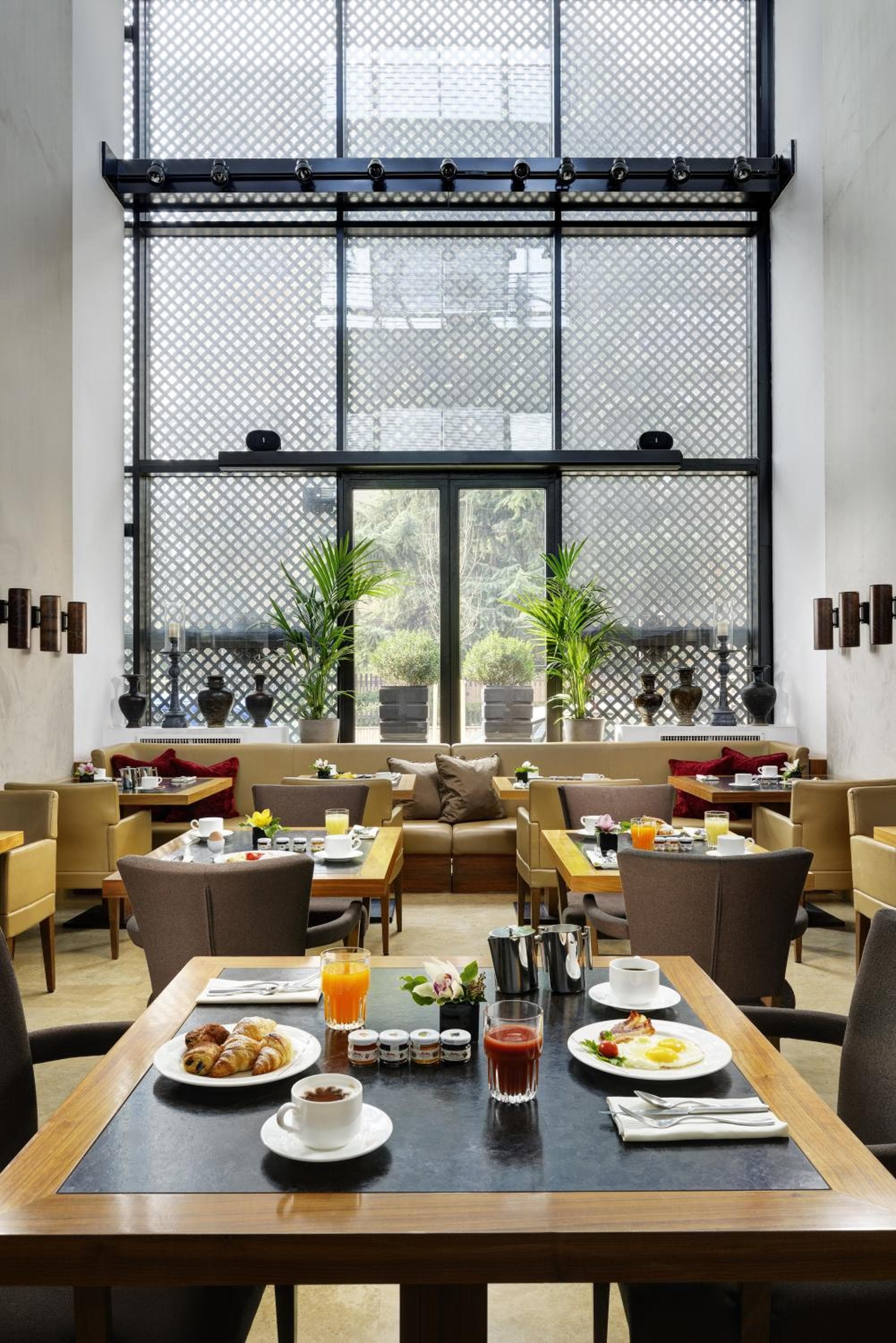 Milan Suite Hotel — 18
