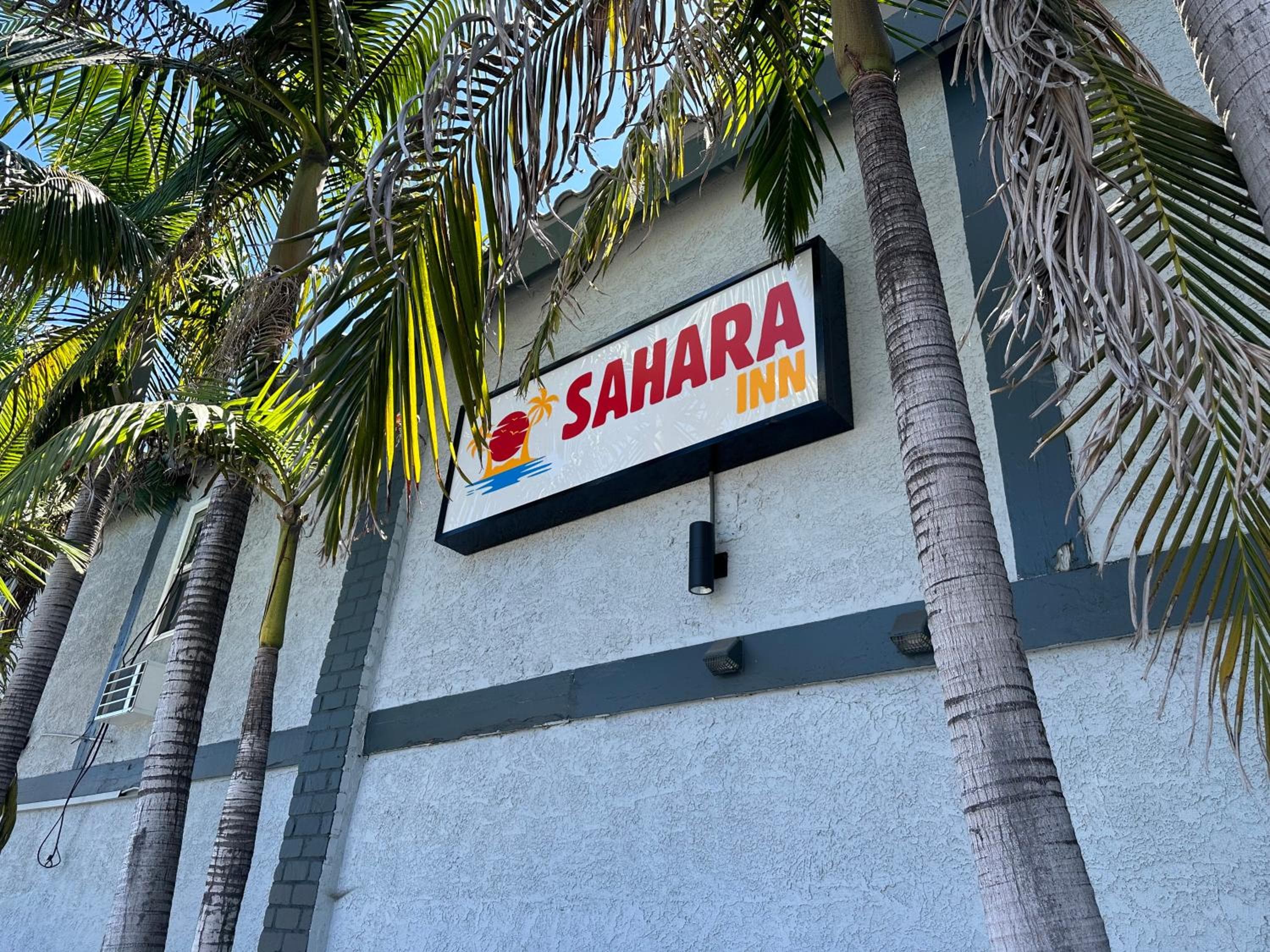 Sahara Inn - Los Angeles — 3