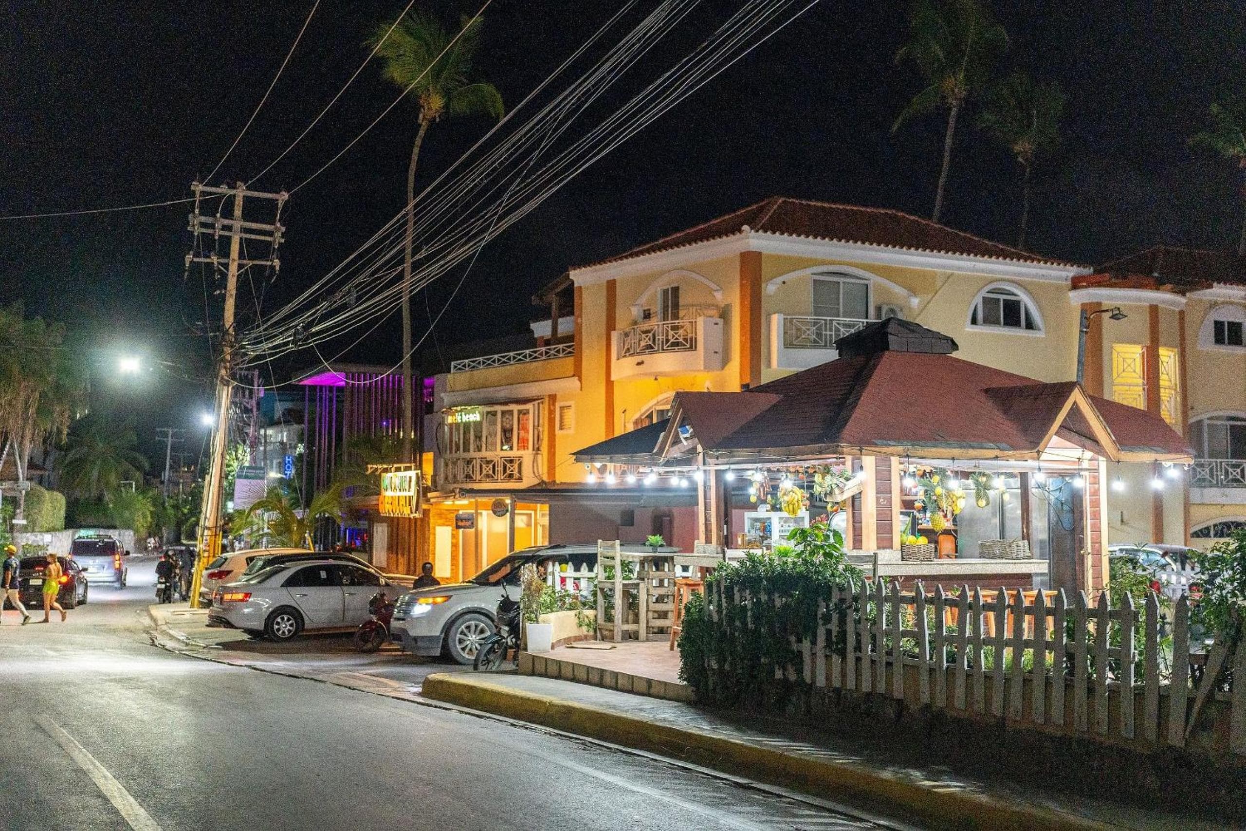 Playa Turquesa Beachfront Escape | 3BR | BBQ &Pool — 10