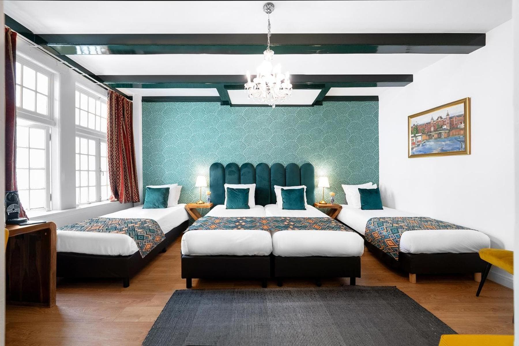 Hotel des Arts — 12