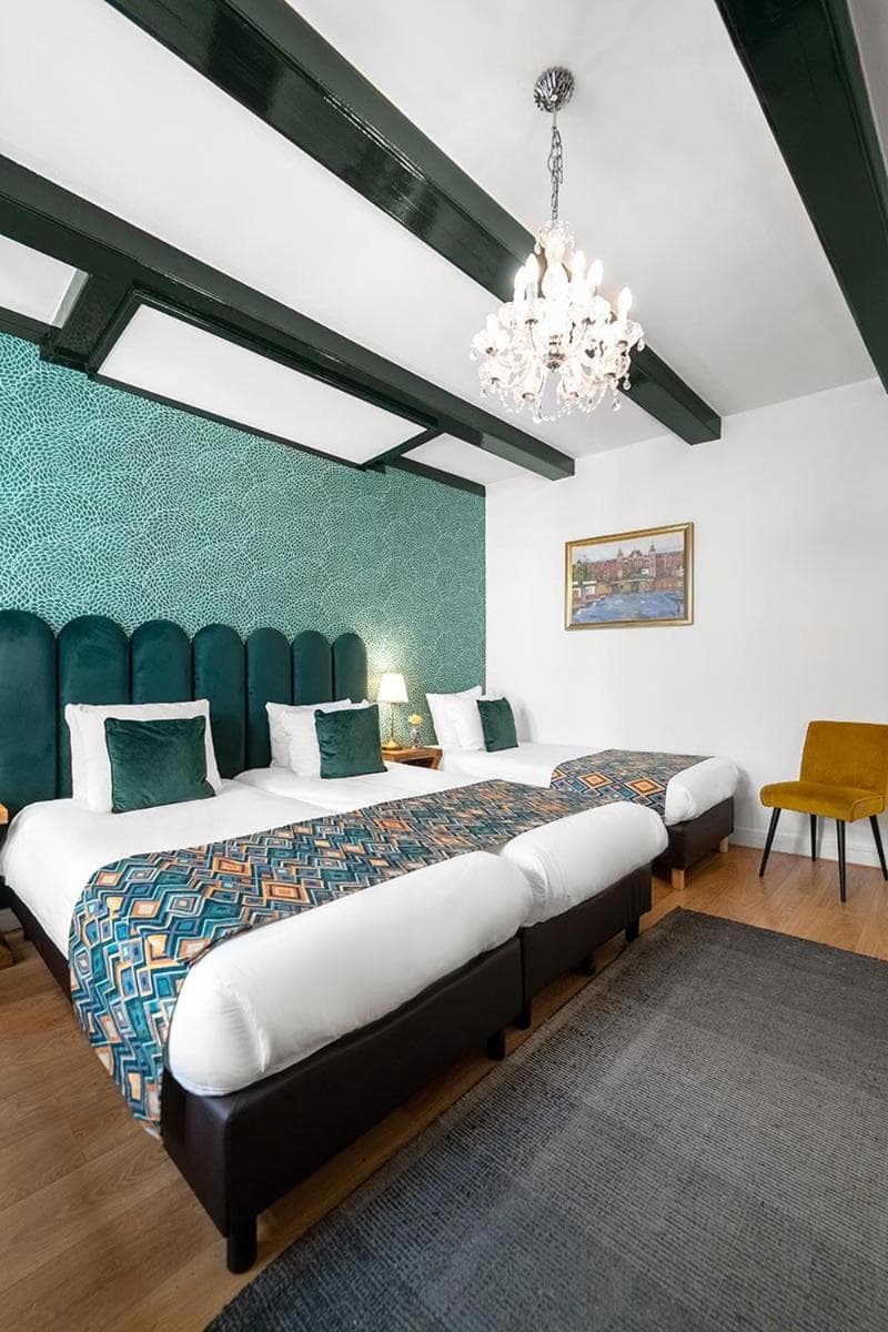 Hotel des Arts — 29