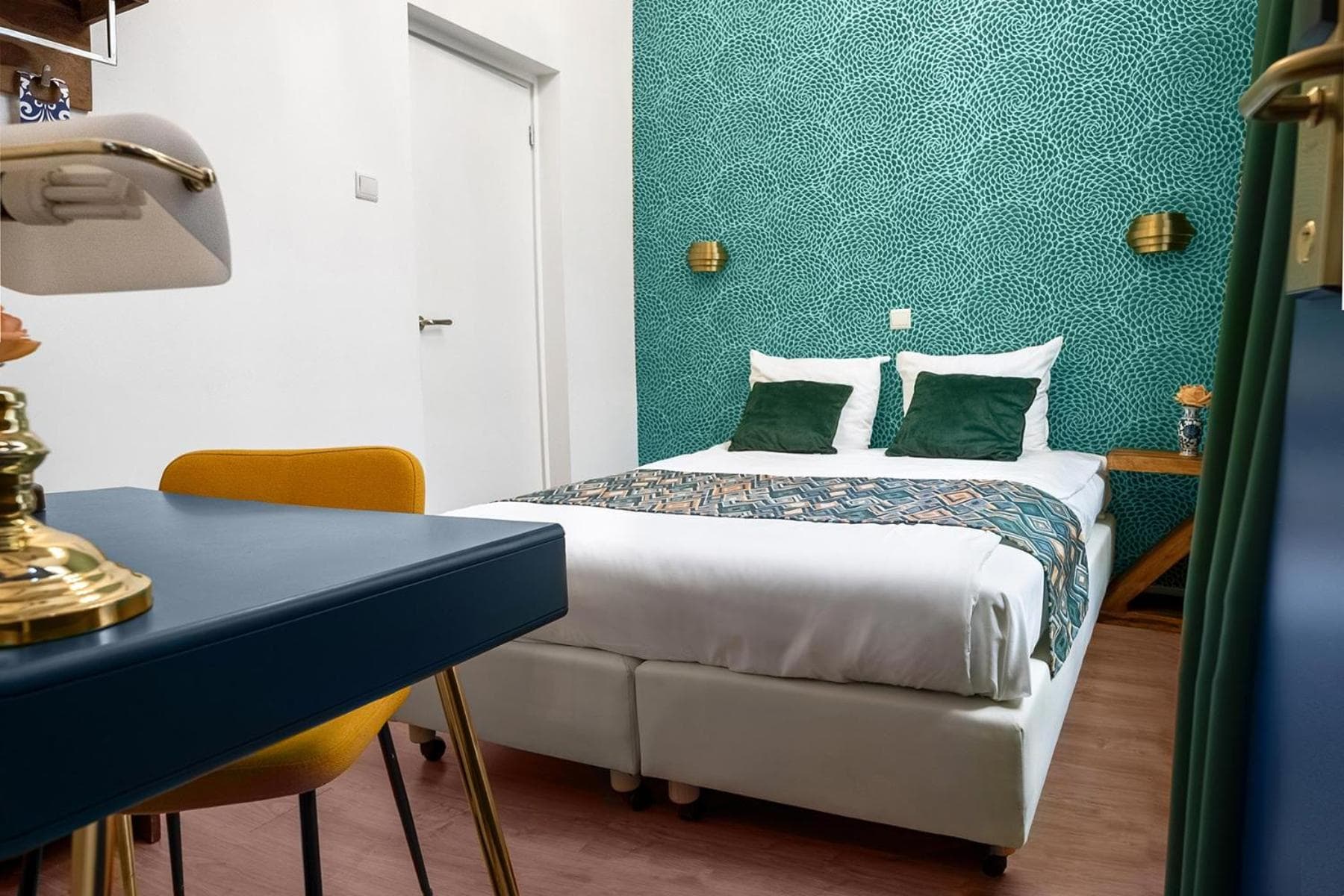 Hotel des Arts — 17