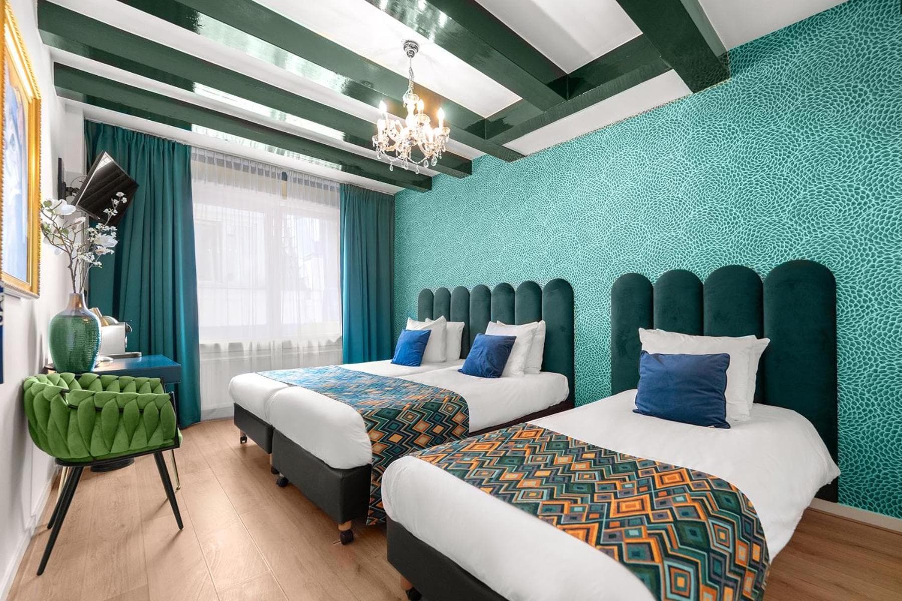 Hotel des Arts — 4