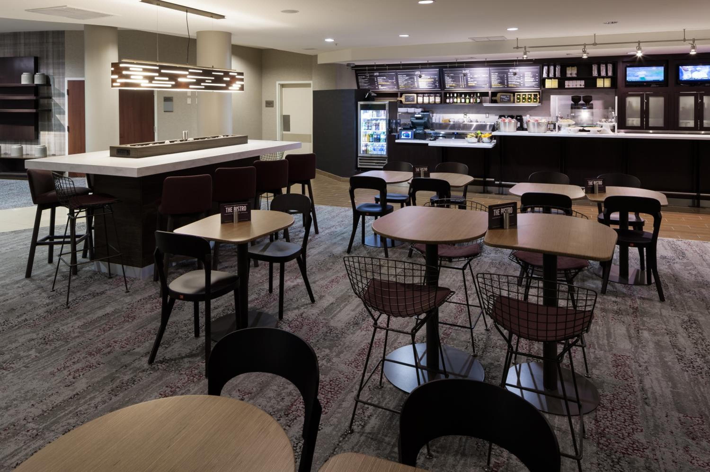 Courtyard by Marriott Miami at Dolphin Mall — 6