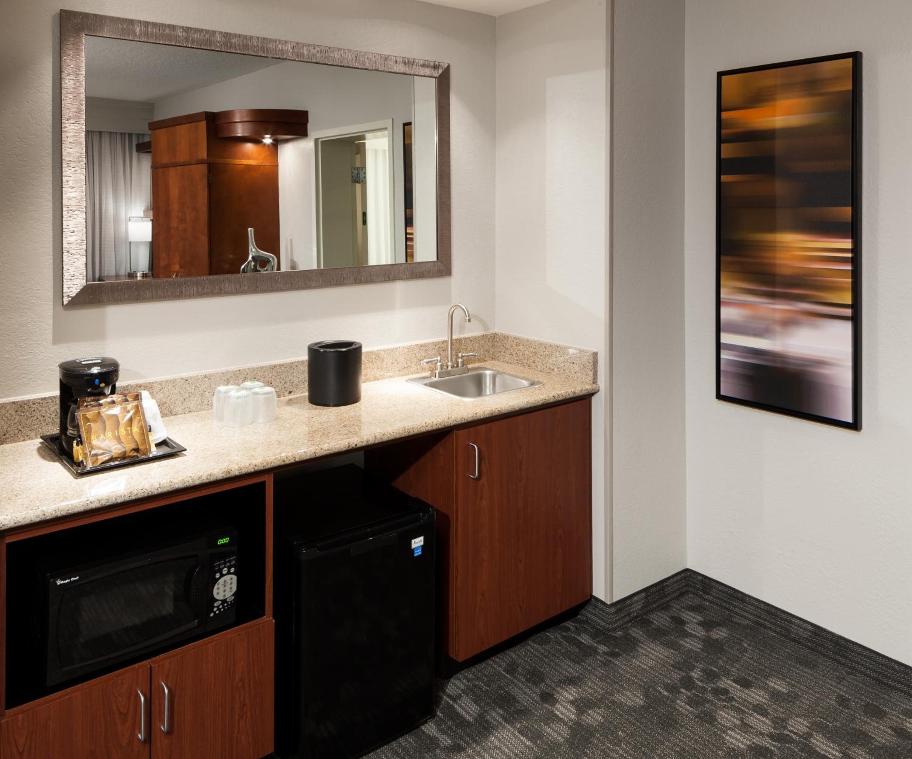 Courtyard by Marriott Miami at Dolphin Mall — 23