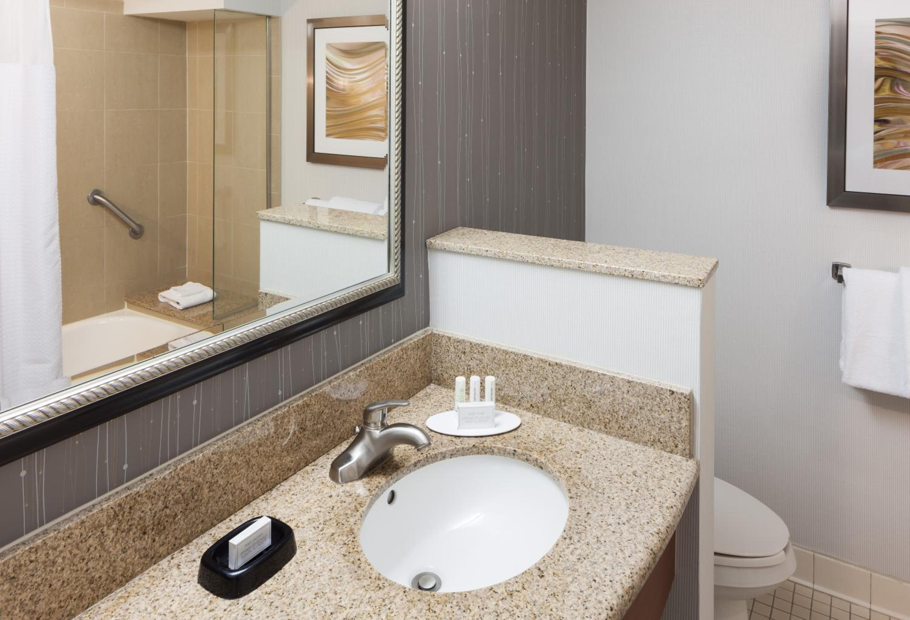 Courtyard by Marriott Miami at Dolphin Mall — 24