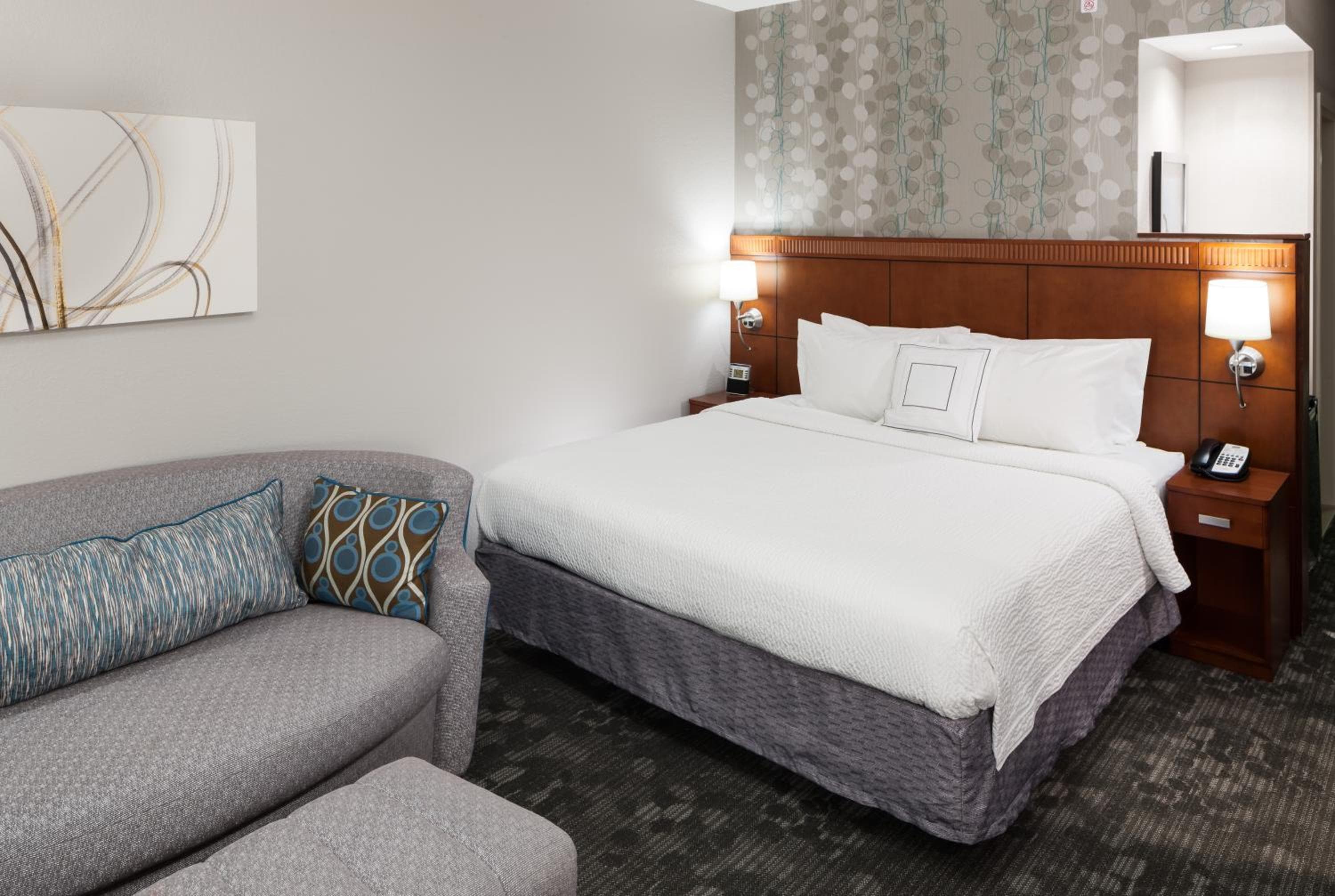Courtyard by Marriott Miami at Dolphin Mall — 11