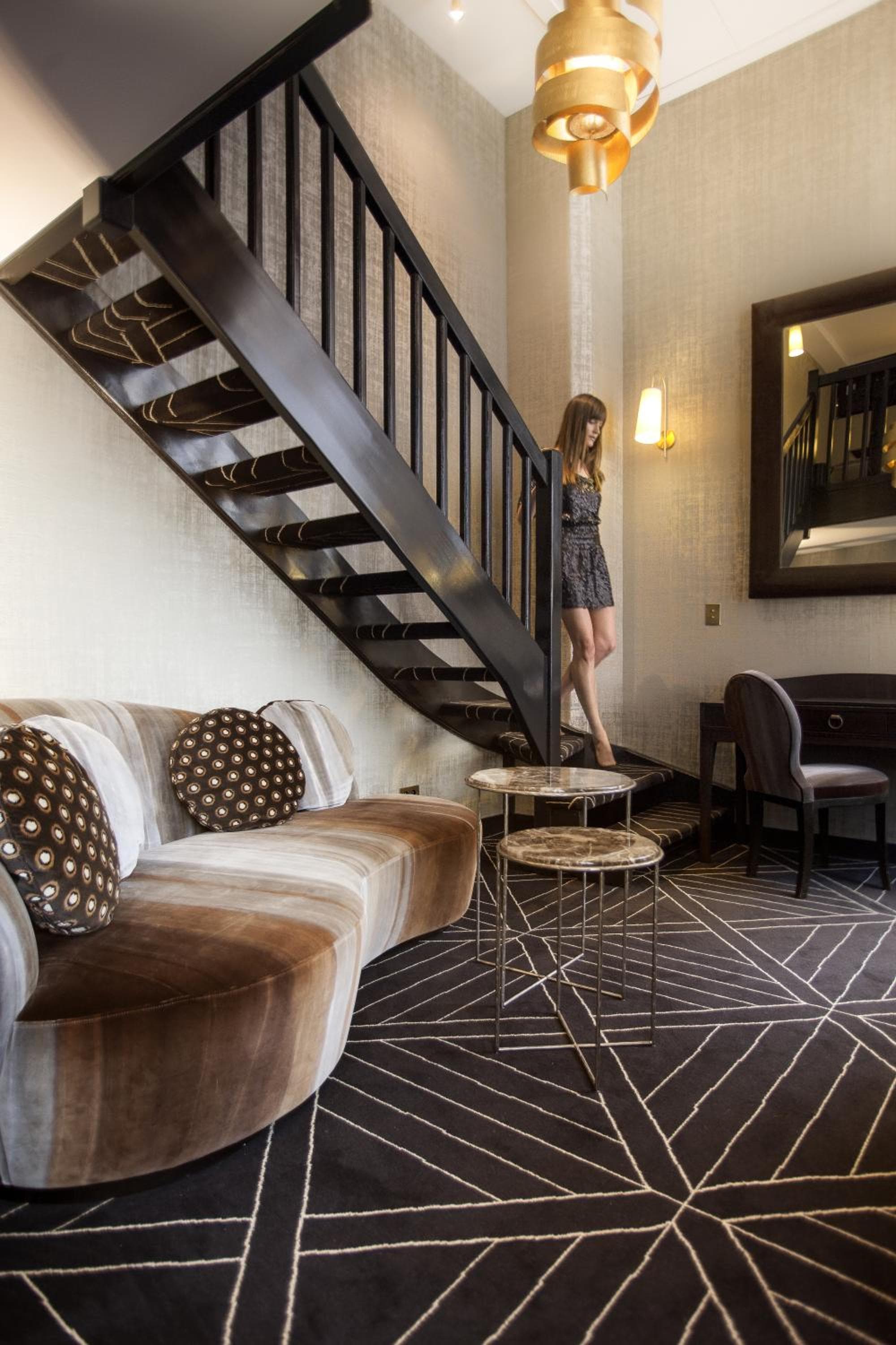 Le Pavillon de la Reine & Spa, Place des Vosges — 28