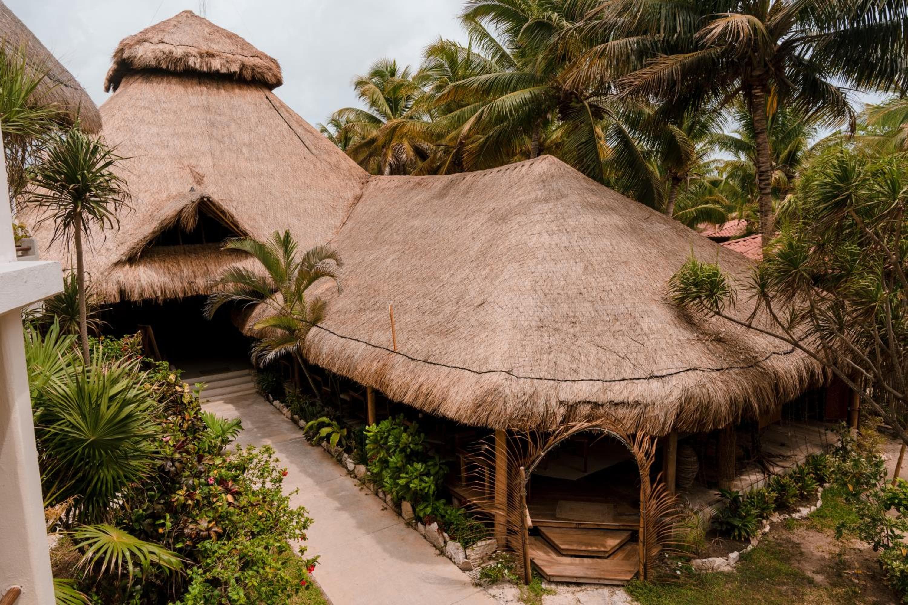 Petit Lafitte Beach Front Hotel & Bungalows — 1