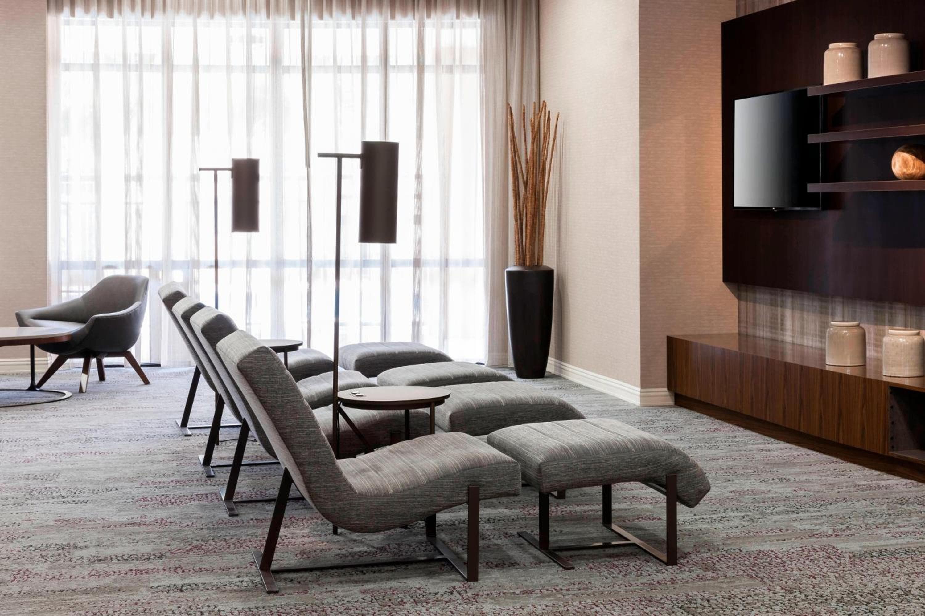 Courtyard by Marriott Miami at Dolphin Mall — 8