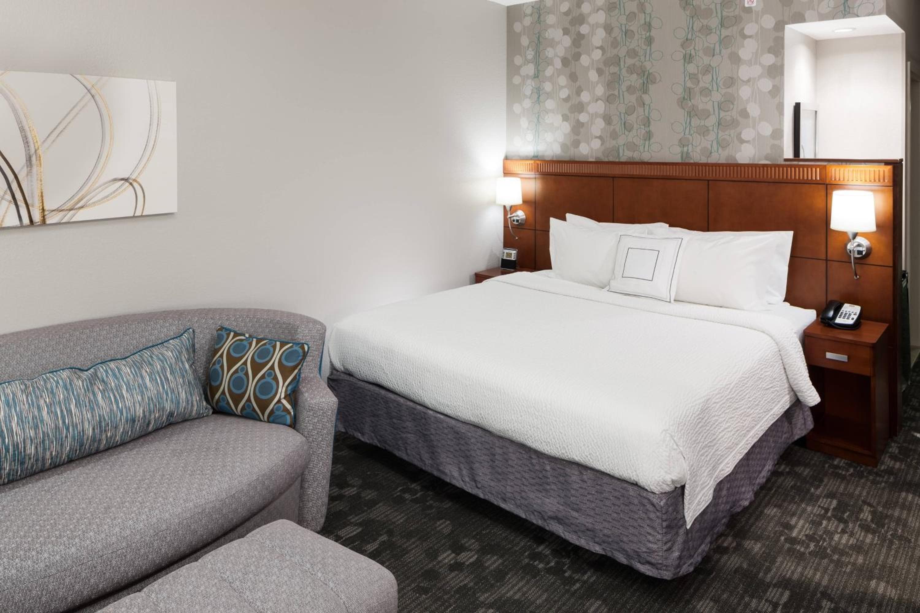 Courtyard by Marriott Miami at Dolphin Mall — 9