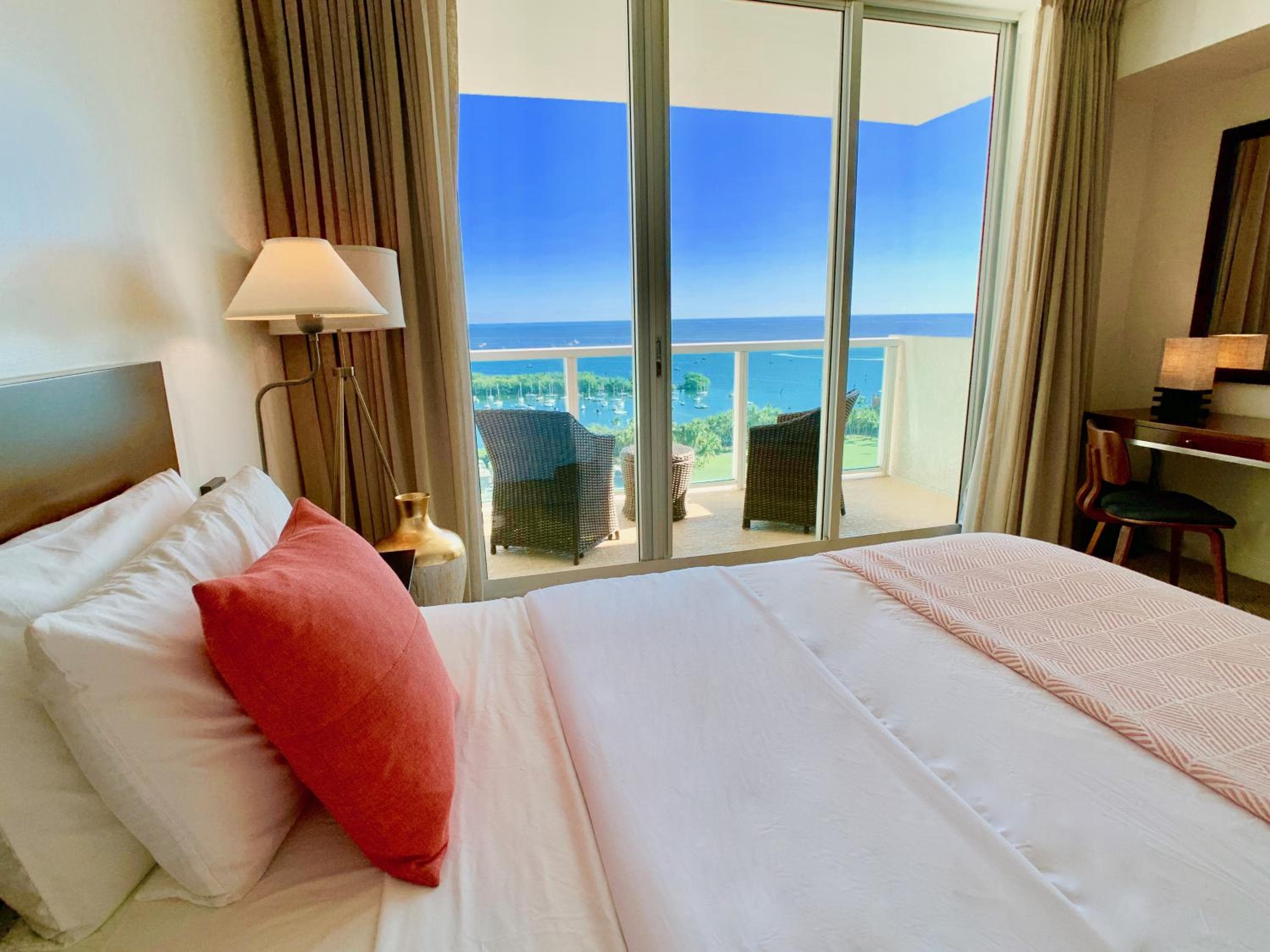 Balcony Ocean Views - Pool, Gym, Wi-Fi & Parking — 12