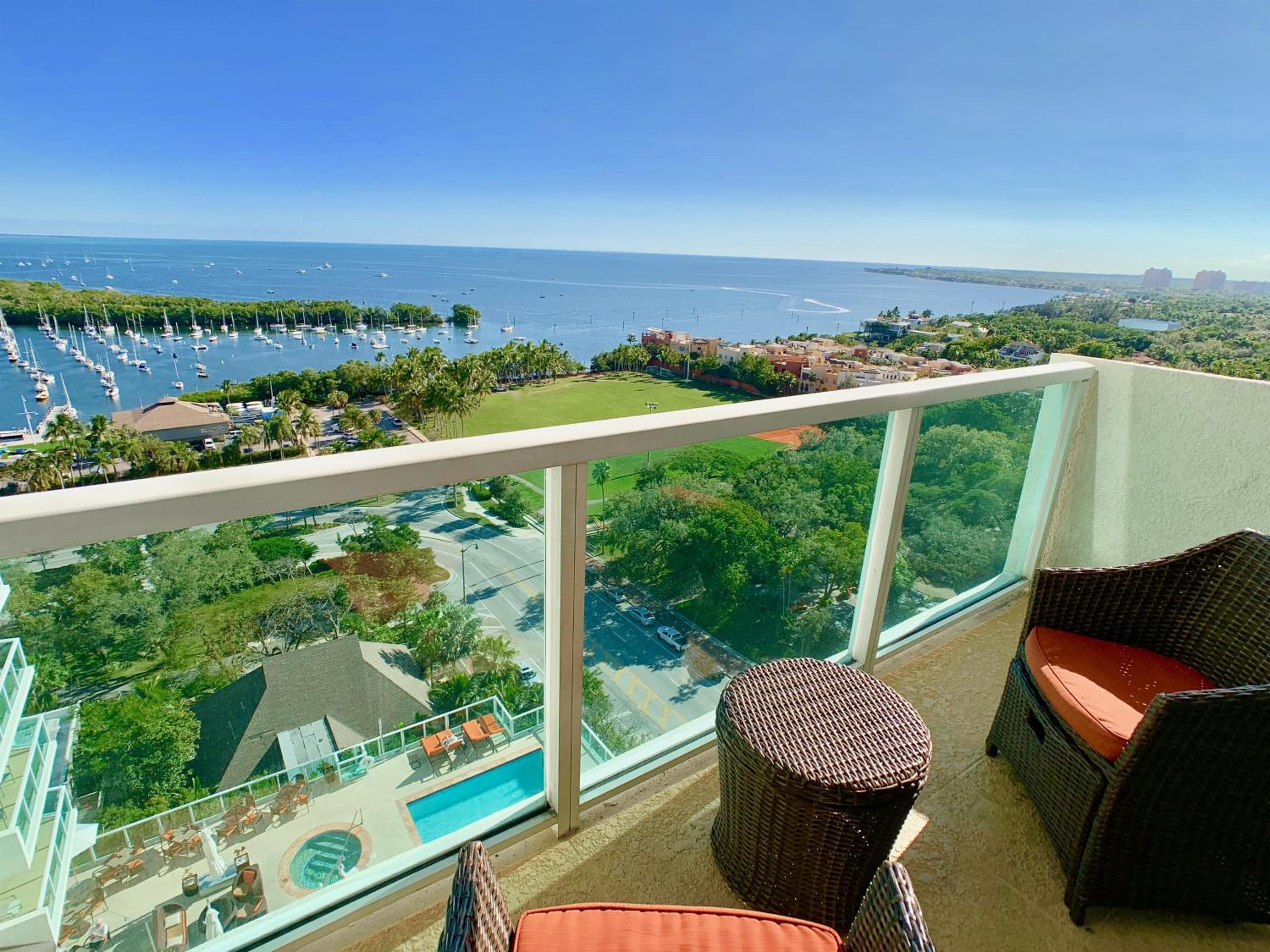 Spektakuläre Aussicht im Bayfront Coconut Grove — 30