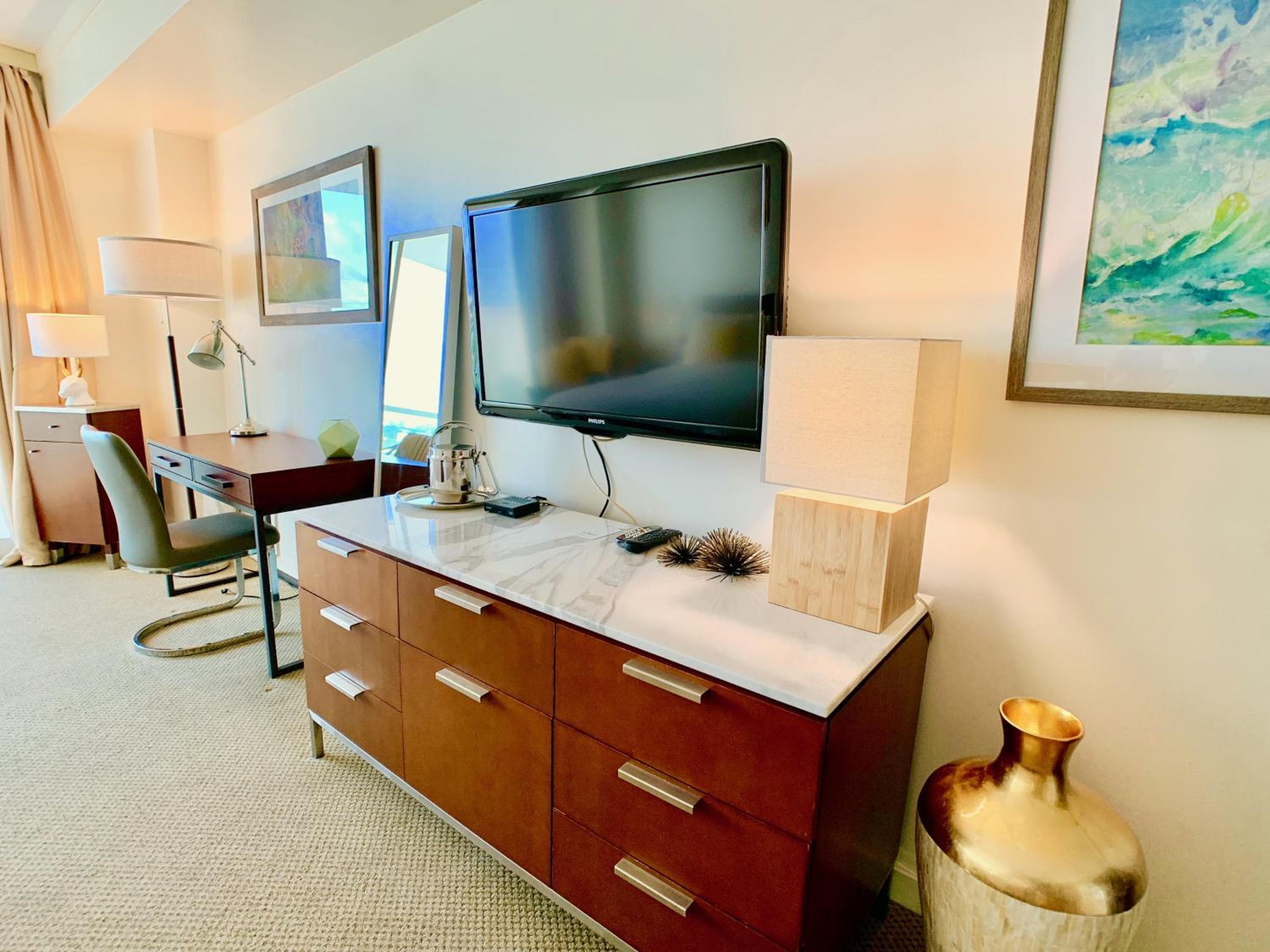Balcony Ocean Views - Pool, Gym, Wi-Fi & Parking — 28