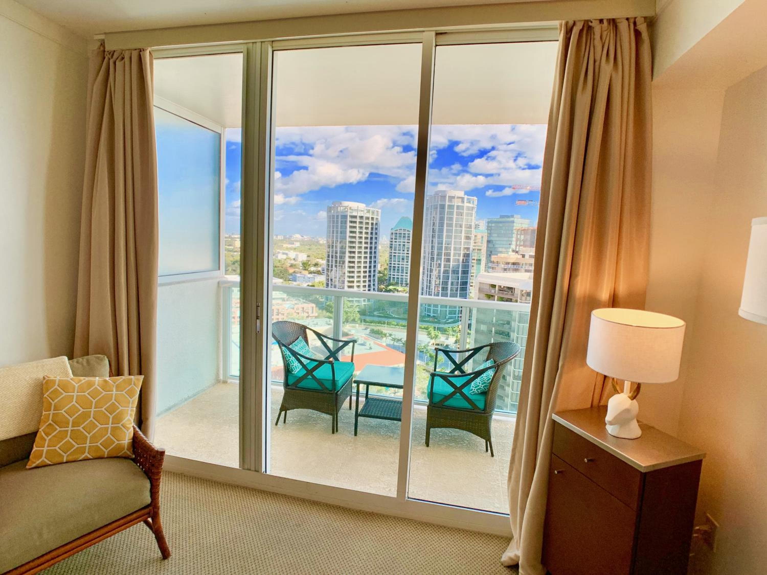 Spektakuläre Aussicht im Bayfront Coconut Grove — 10