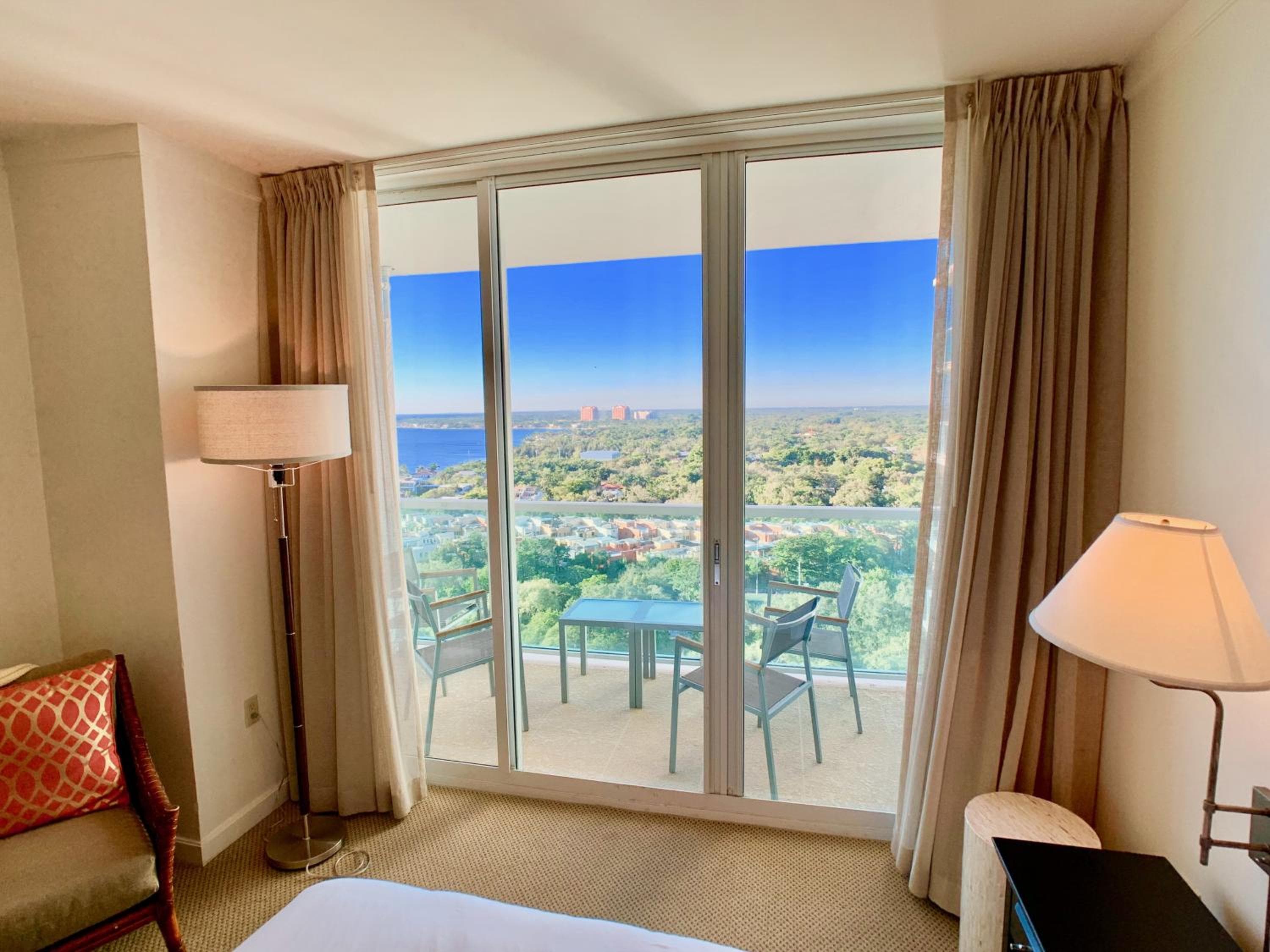 Balcony Ocean Views - Pool, Gym, Wi-Fi & Parking — 11