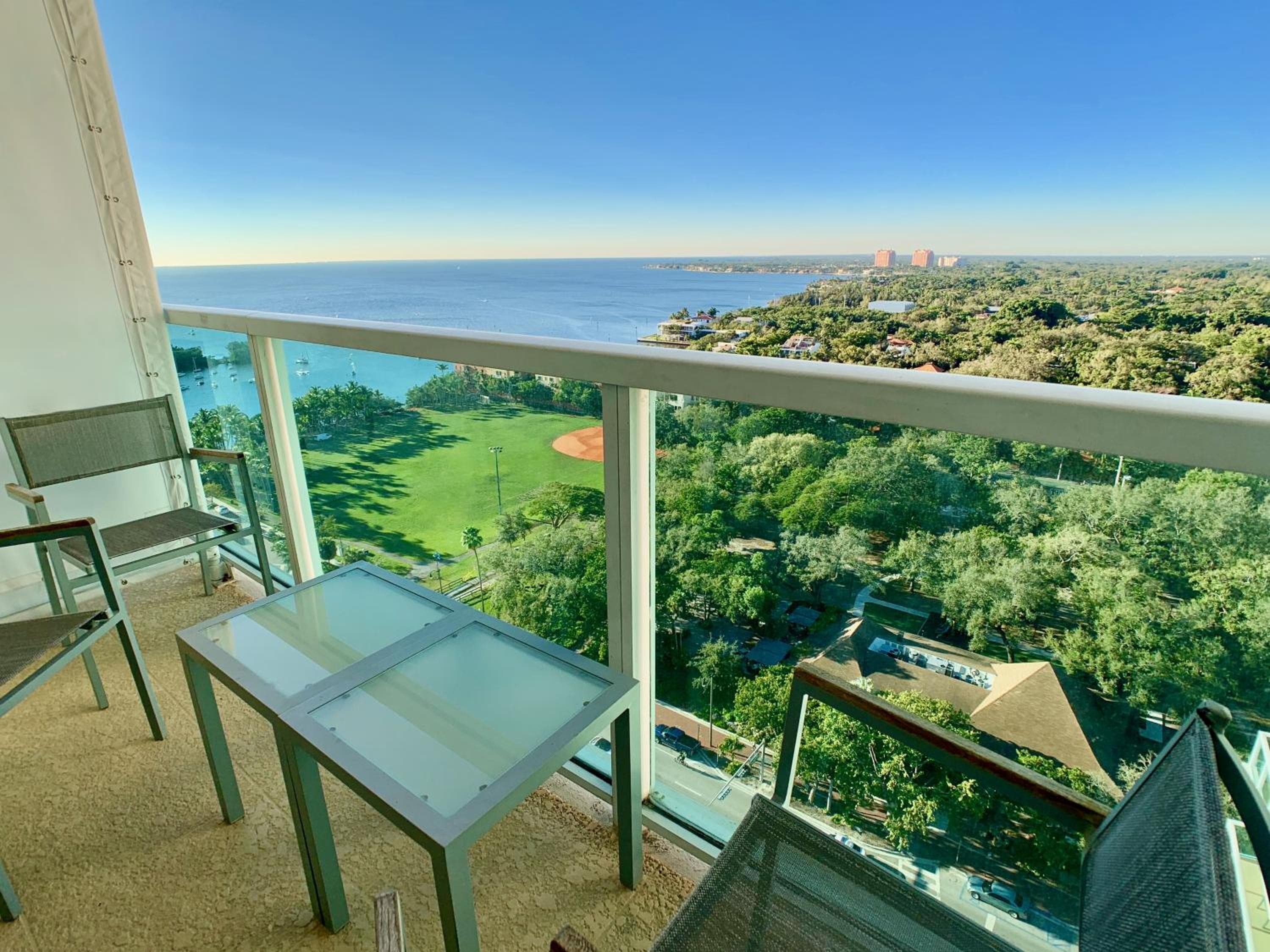 Balcony Ocean Views - Pool, Gym, Wi-Fi & Parking — 10