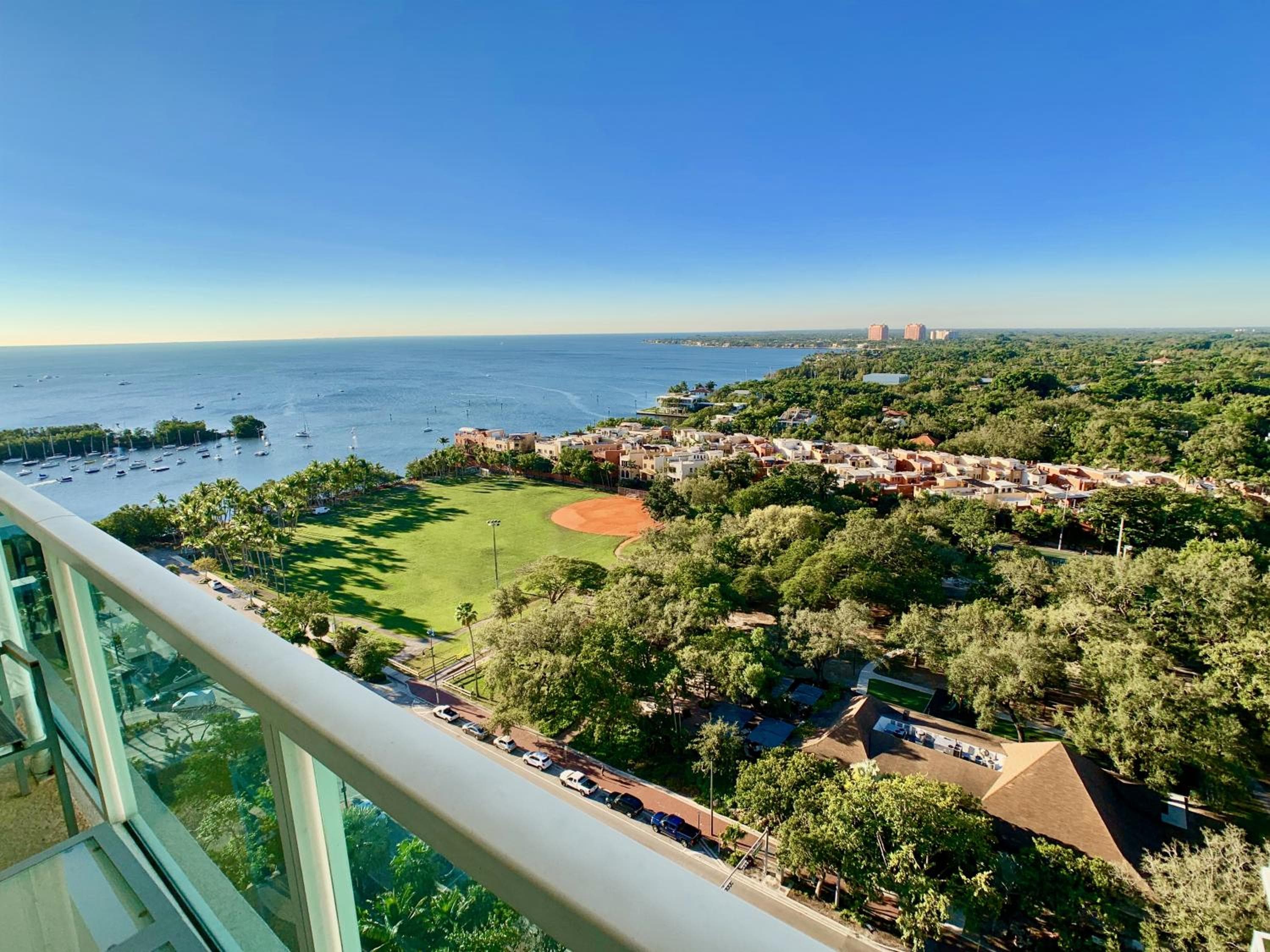 Balcony Ocean Views - Pool, Gym, Wi-Fi & Parking — 9