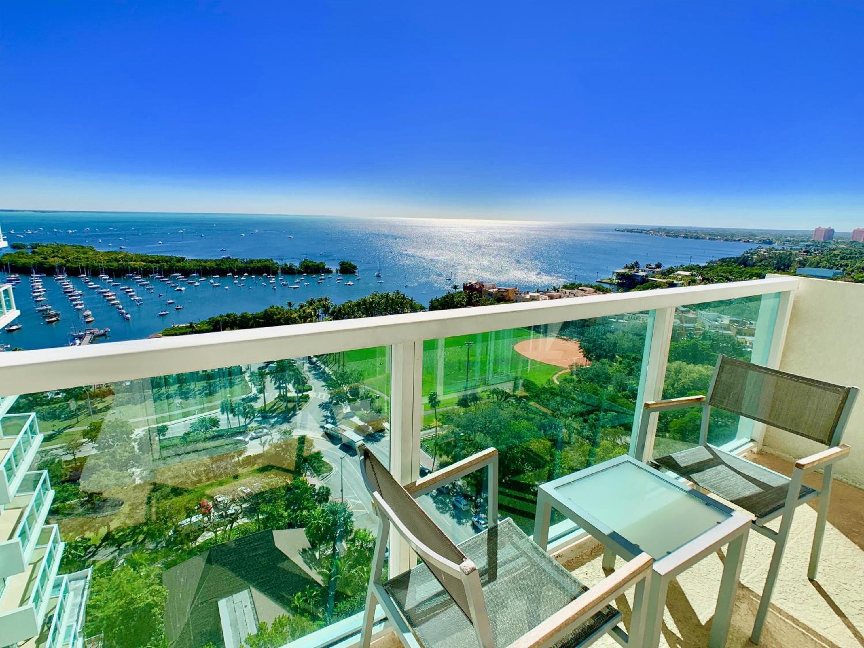 Spektakuläre Aussicht im Bayfront Coconut Grove — 17