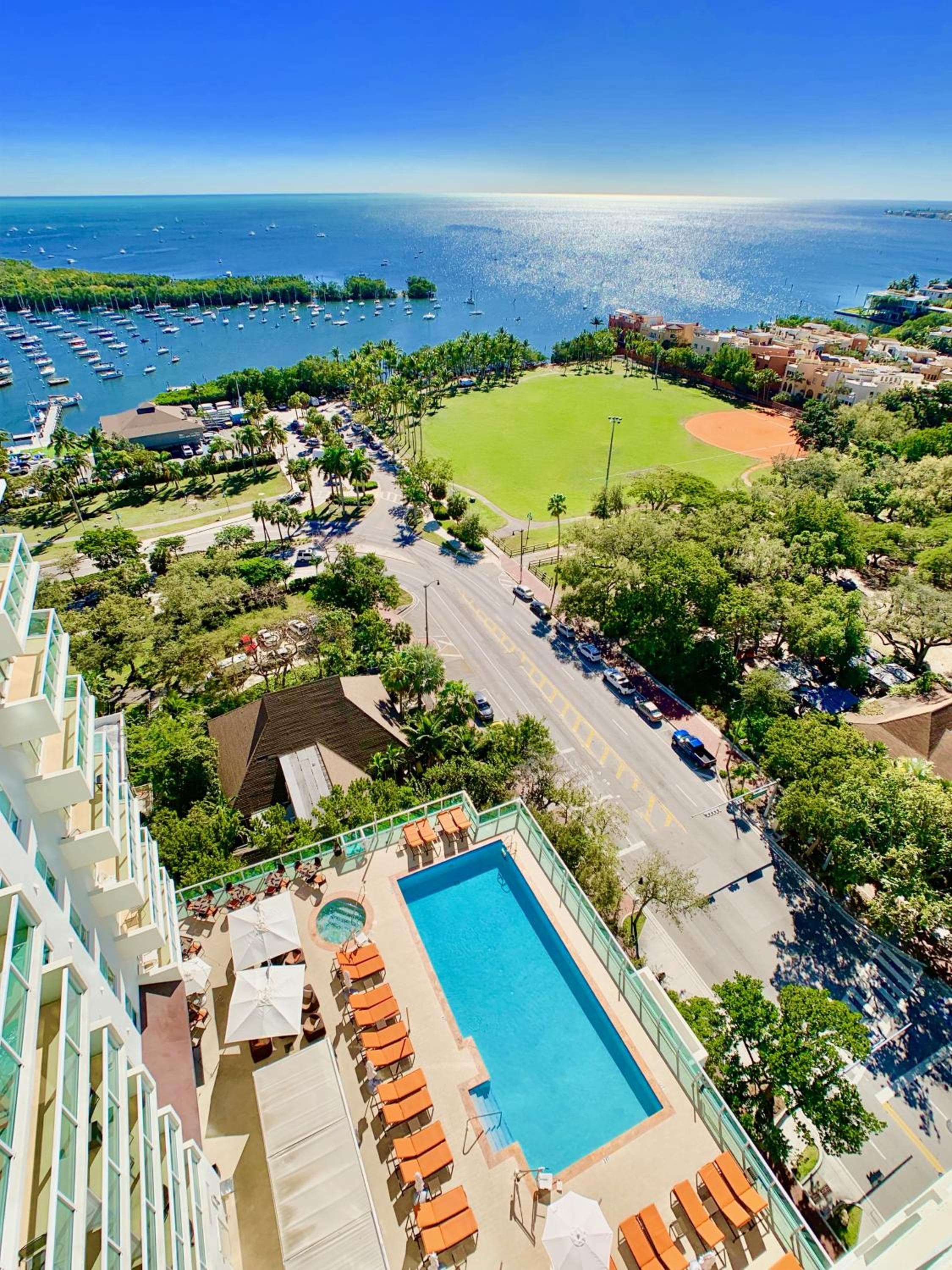 Spektakuläre Aussicht im Bayfront Coconut Grove — 18