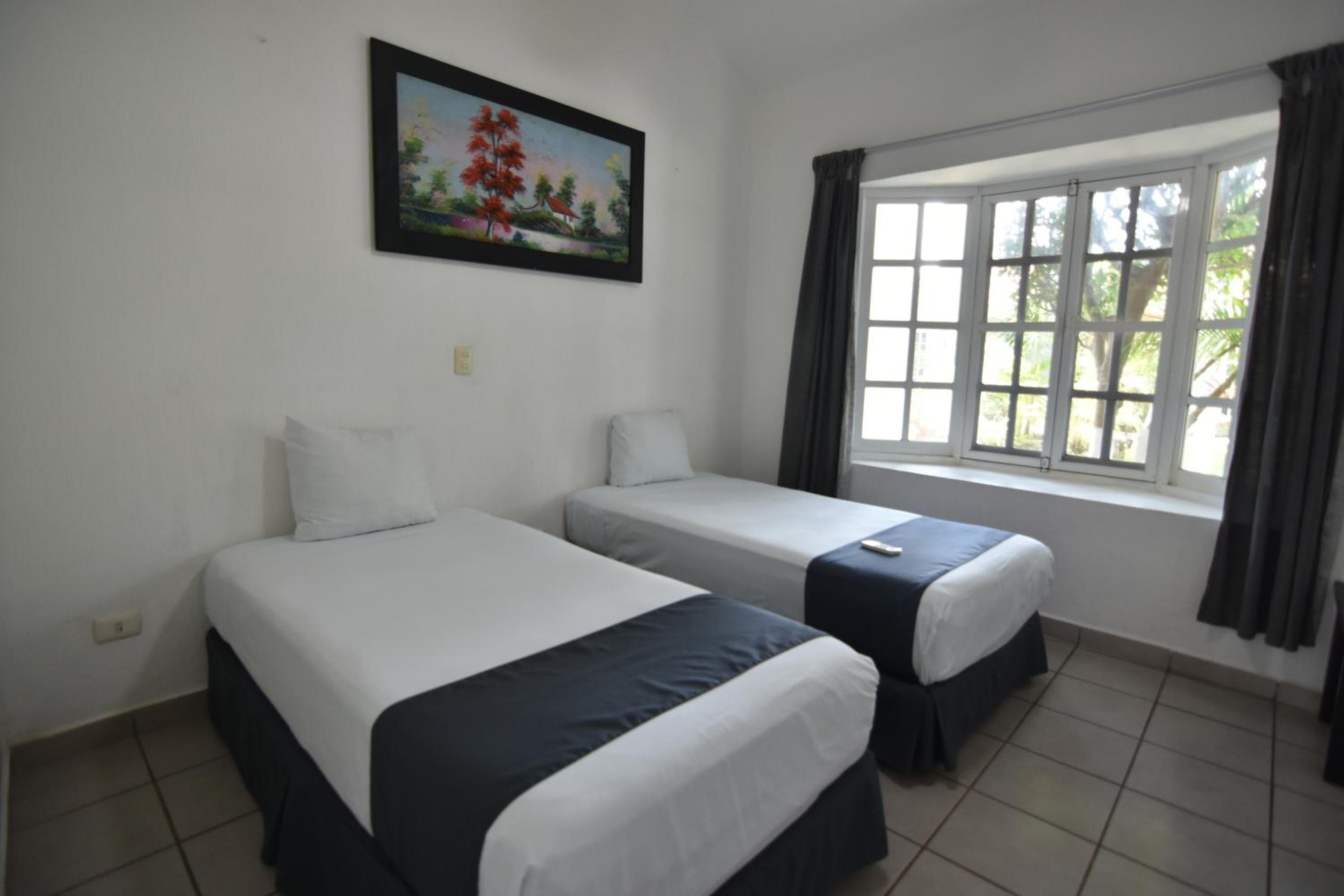 Tulipanes Cancun — 11