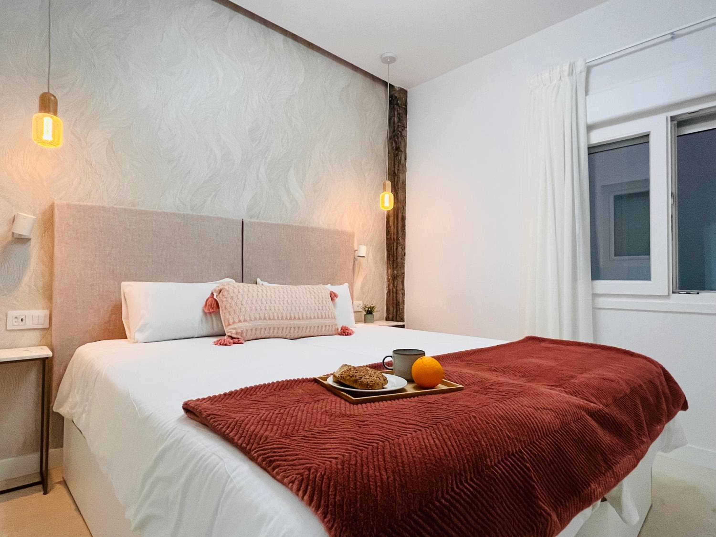 APARTAMENTOS PLAZA DEL CHARCO I — 2