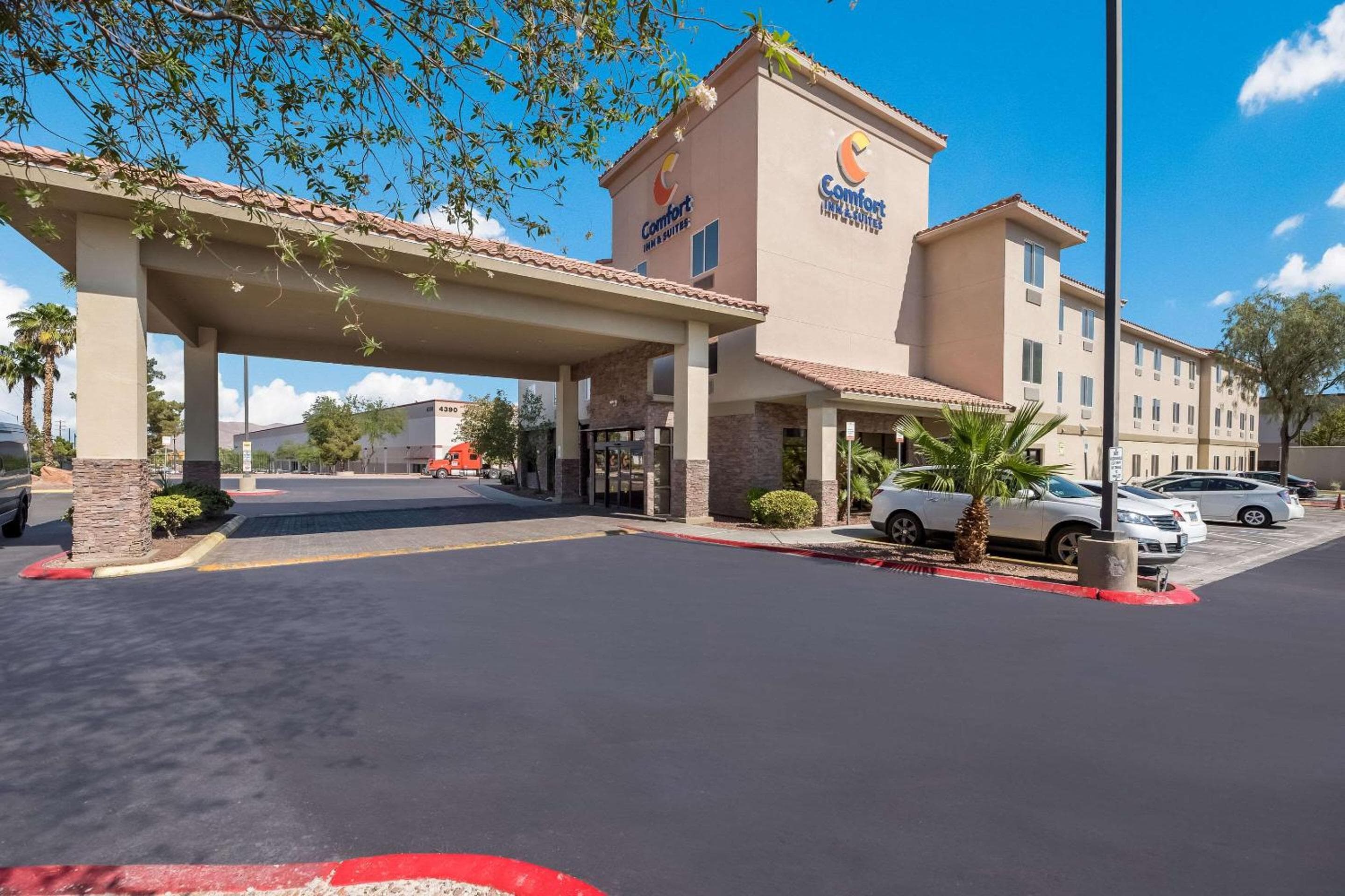 Comfort Inn & Suites Las Vegas - Nellis — 1