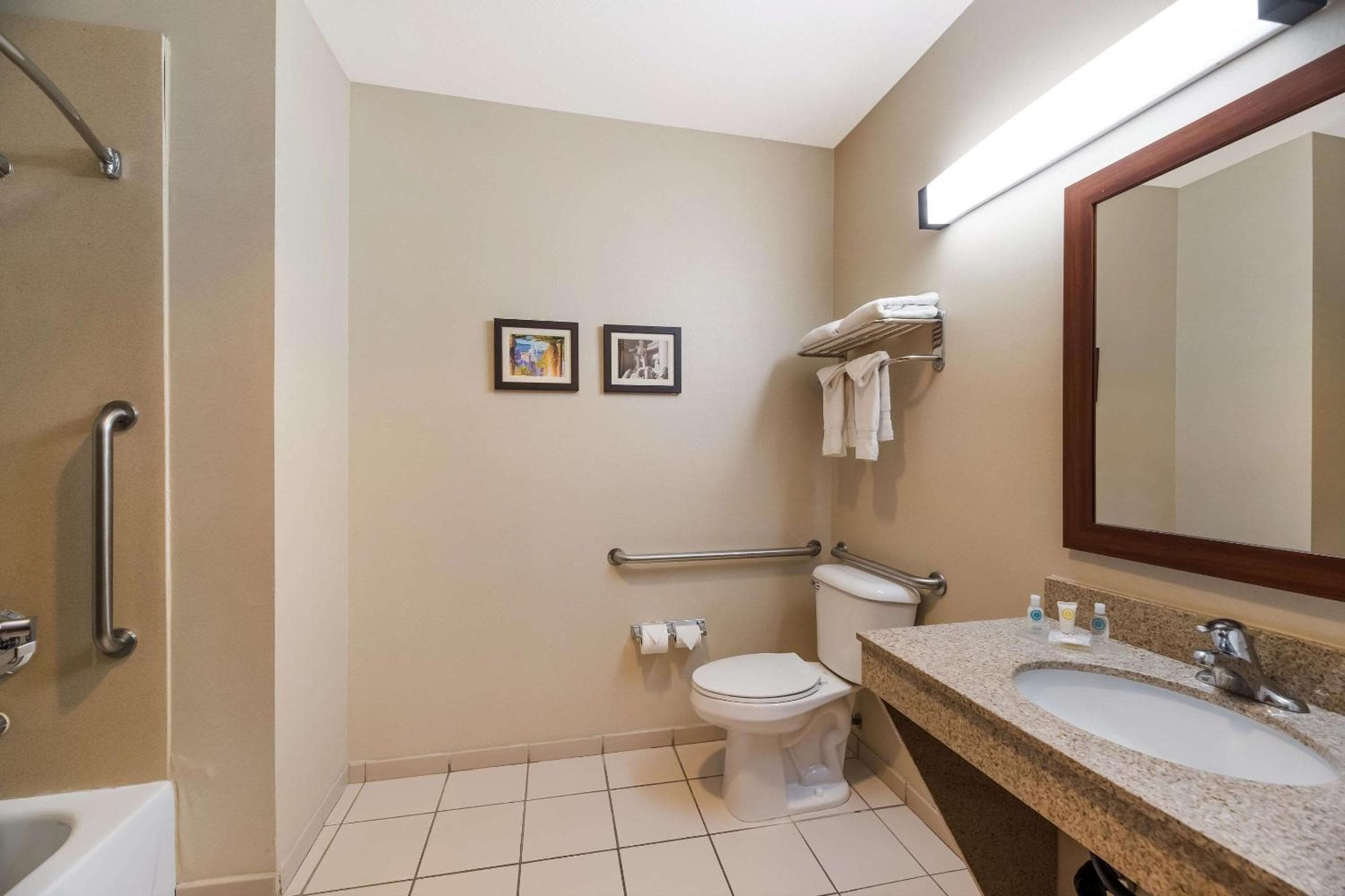 Comfort Inn & Suites Las Vegas - Nellis — 14
