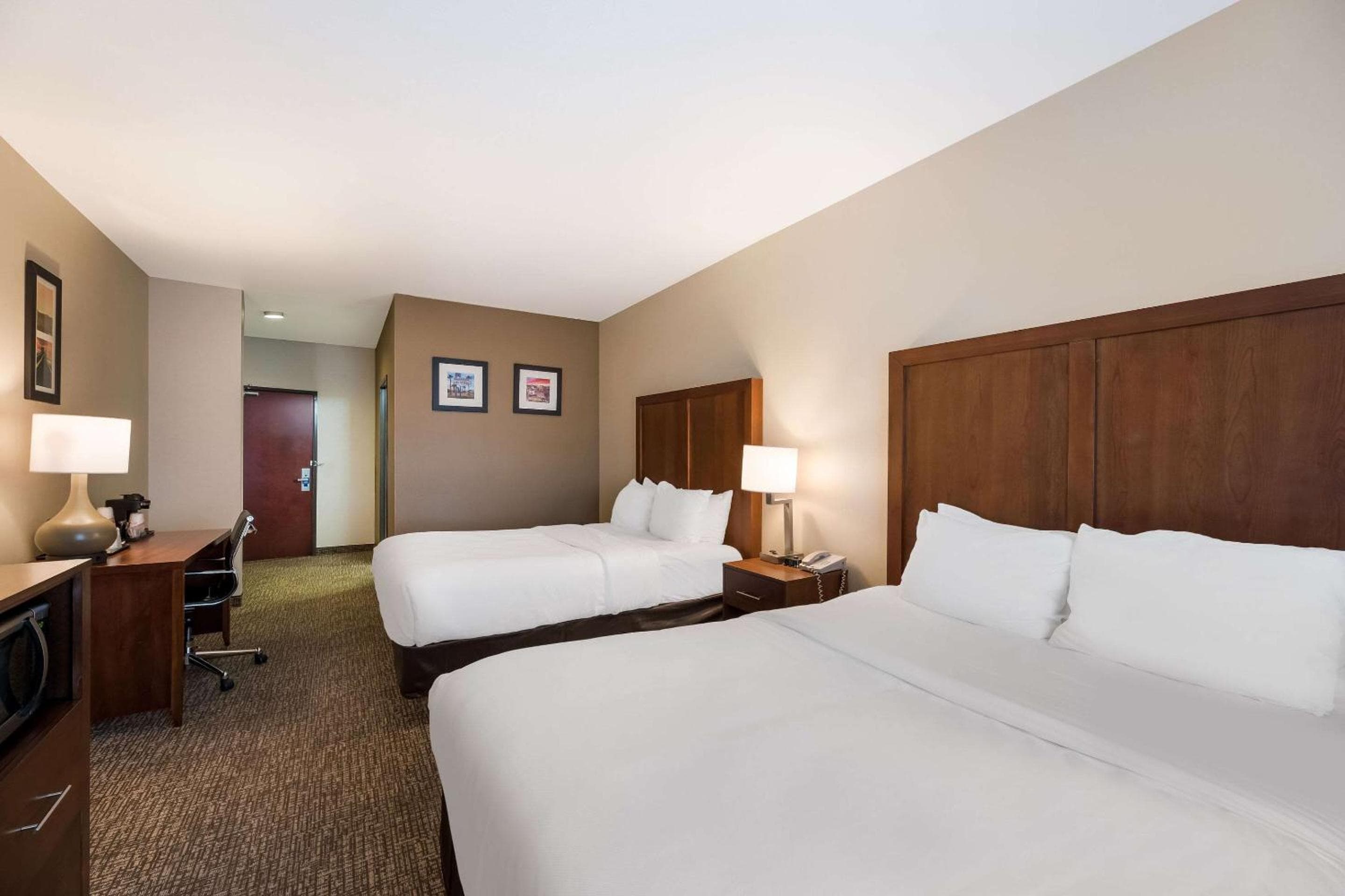Comfort Inn & Suites Las Vegas - Nellis — 2