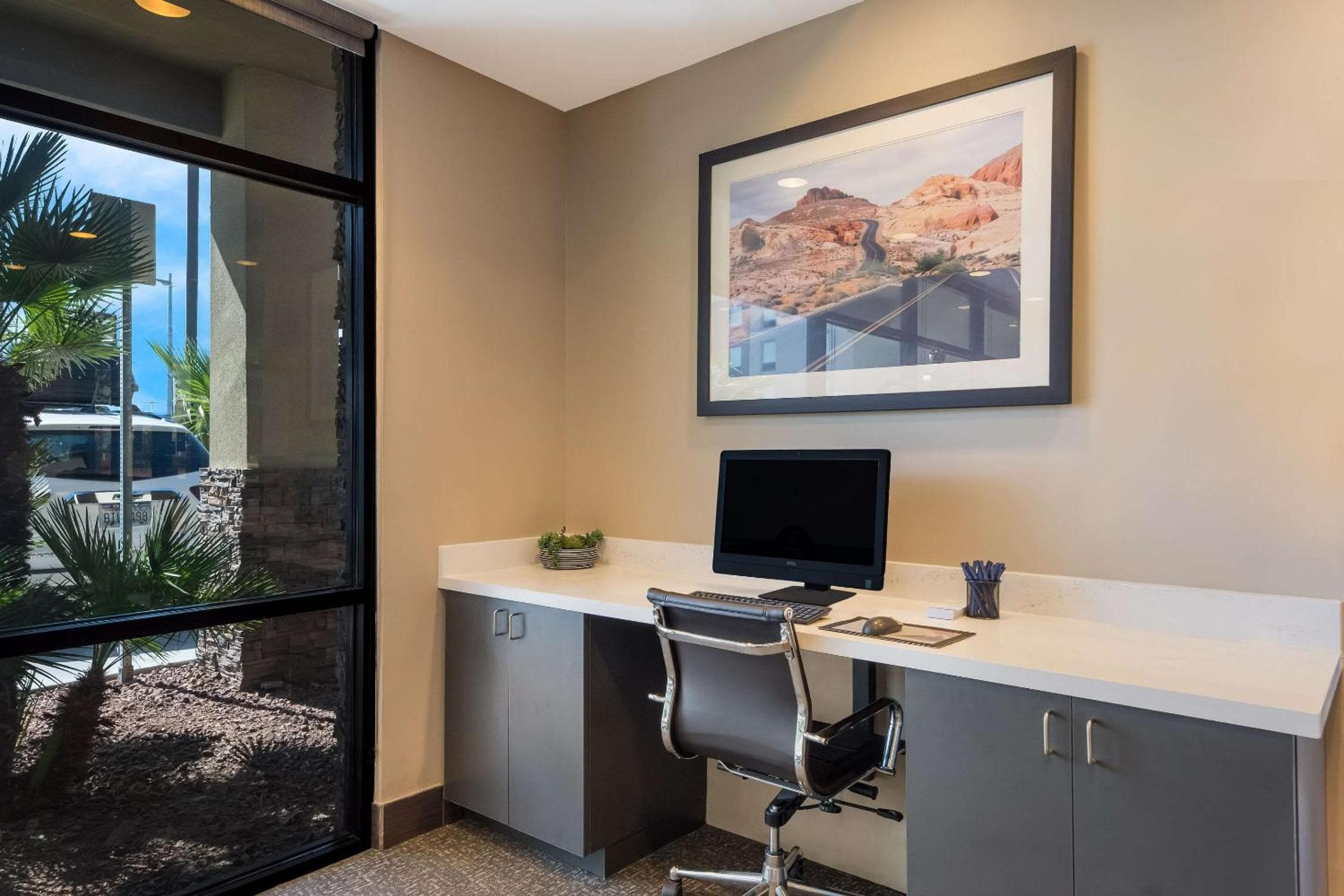 Comfort Inn & Suites Las Vegas - Nellis — 11