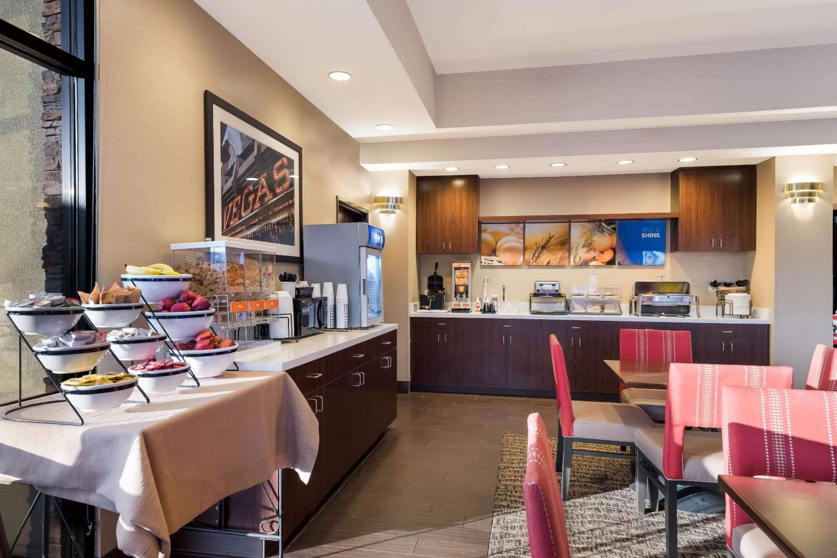 Comfort Inn & Suites Las Vegas - Nellis — 14
