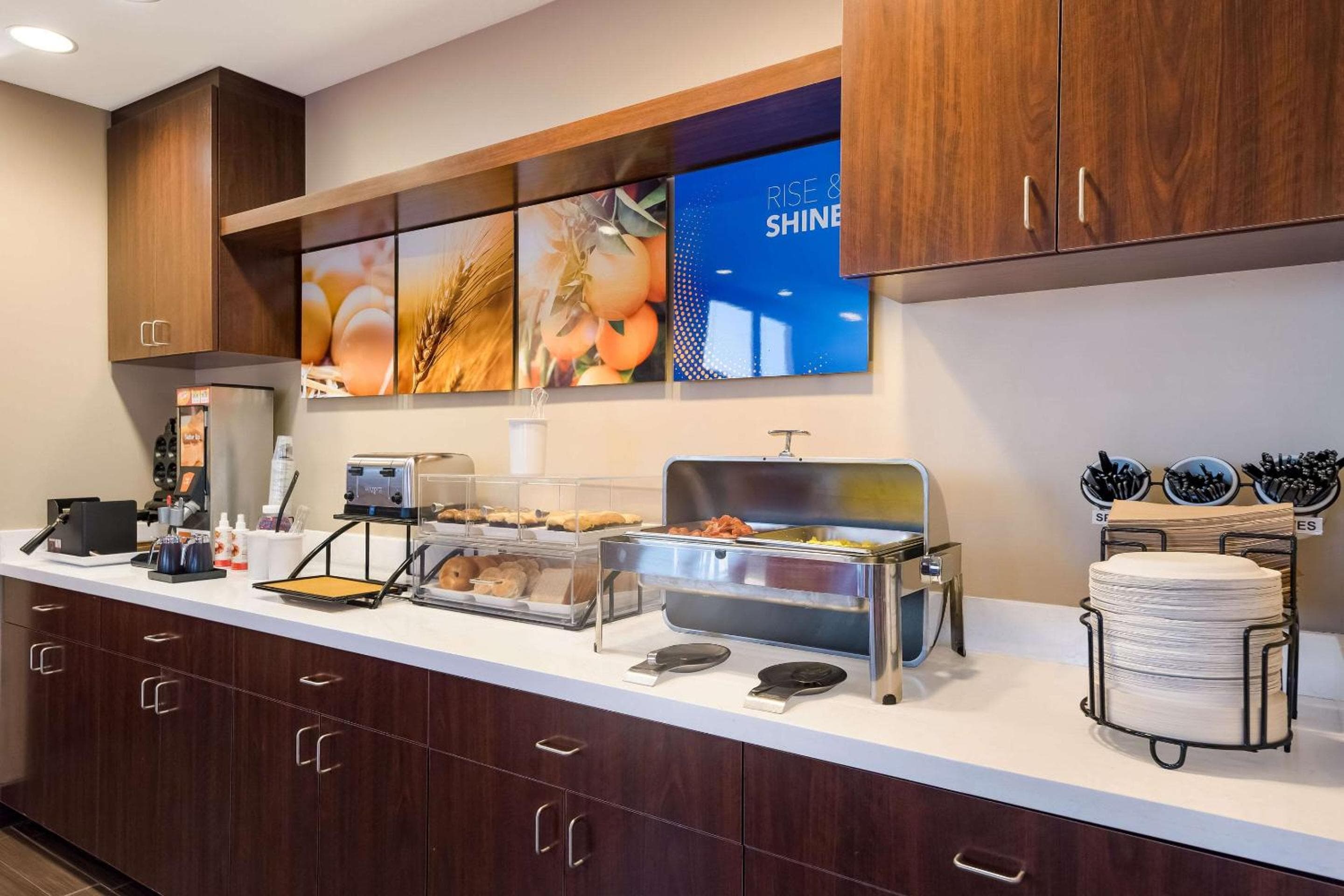 Comfort Inn & Suites Las Vegas - Nellis — 12