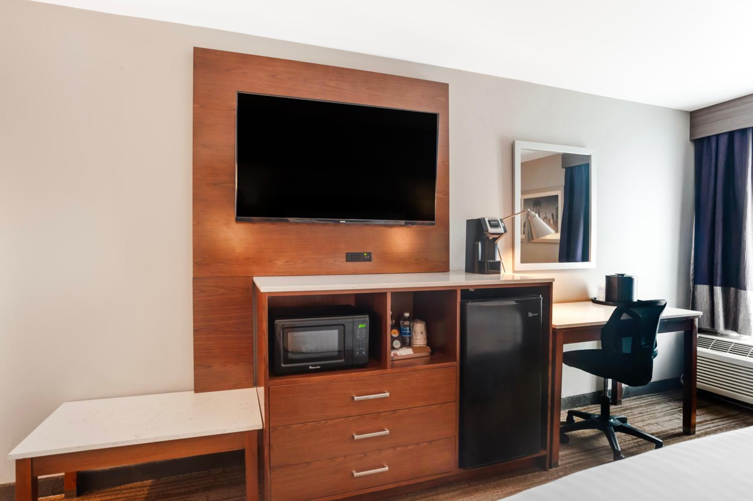 Best Western Plus Commerce Hotel — 15