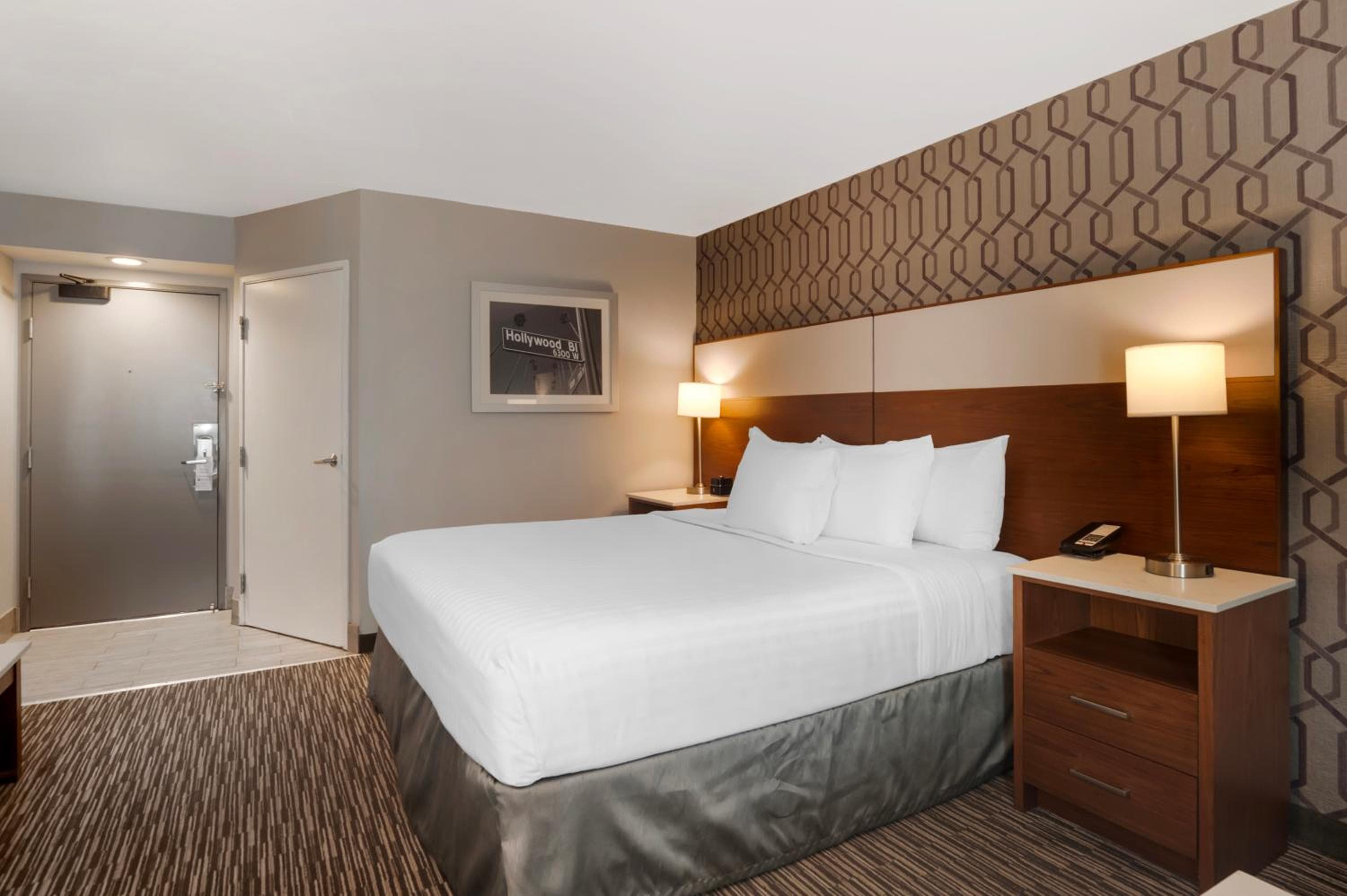 Best Western Plus Commerce Hotel — 3