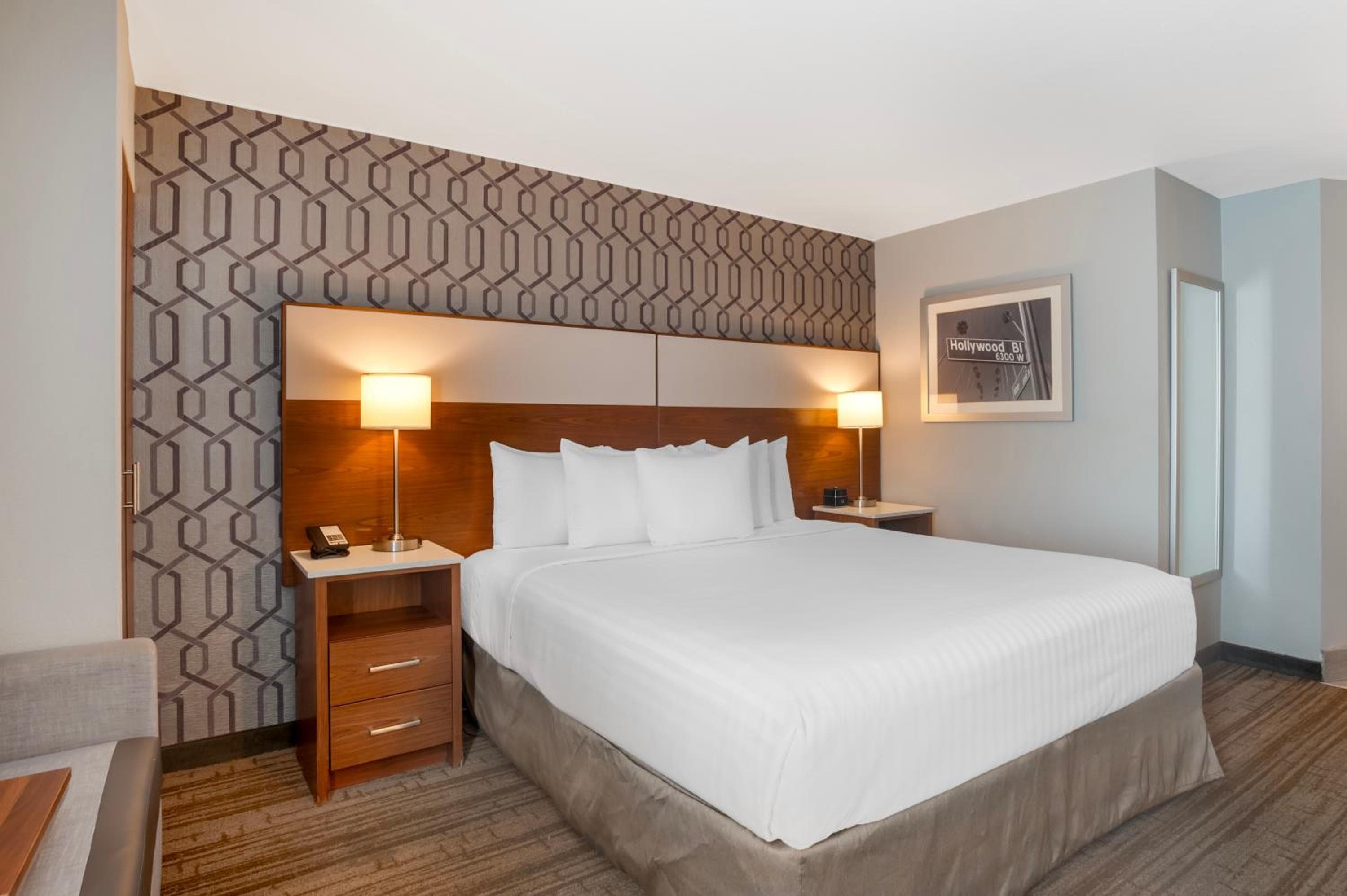 Best Western Plus Commerce Hotel — 12