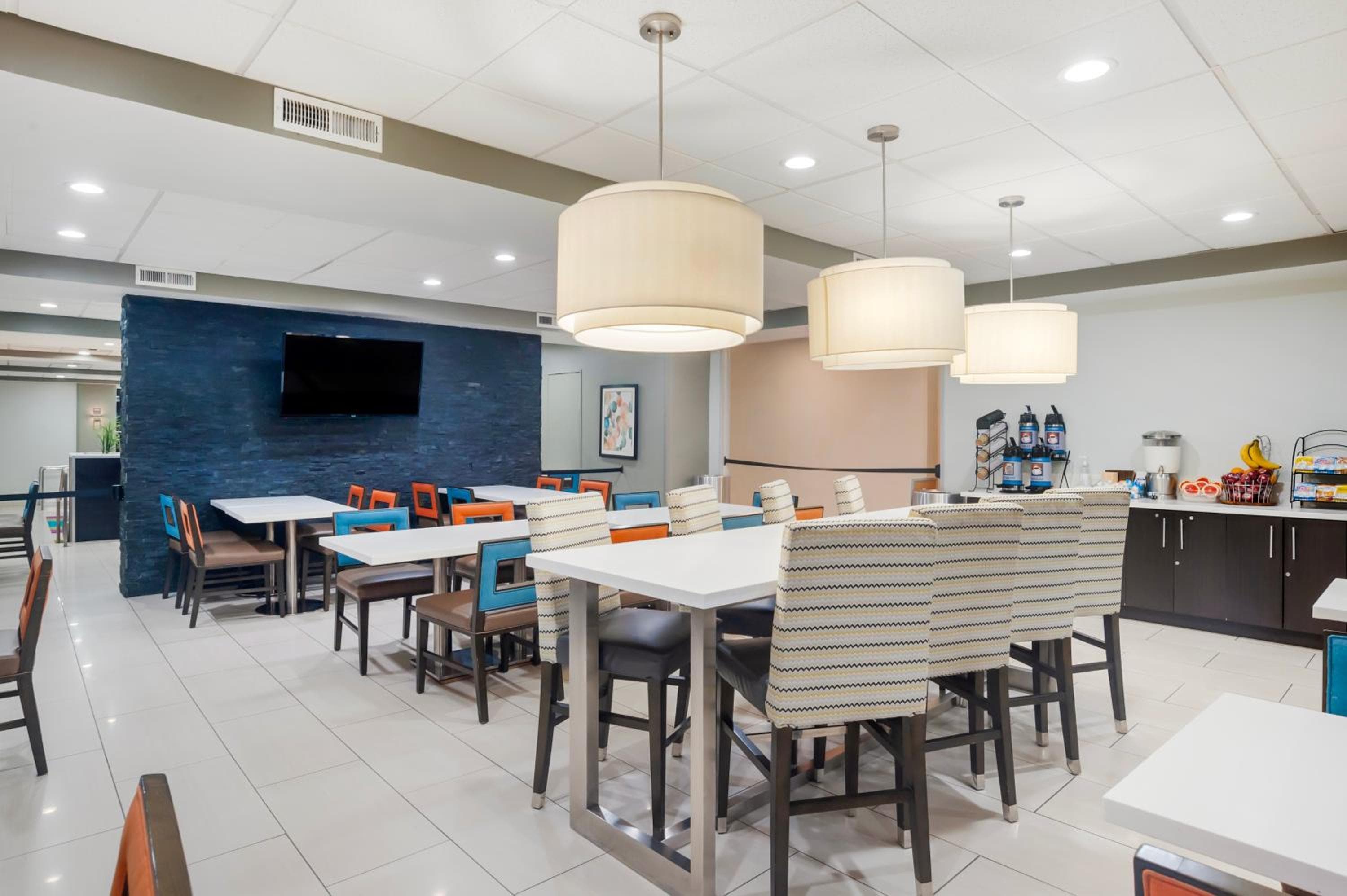 Best Western Plus Commerce Hotel — 7