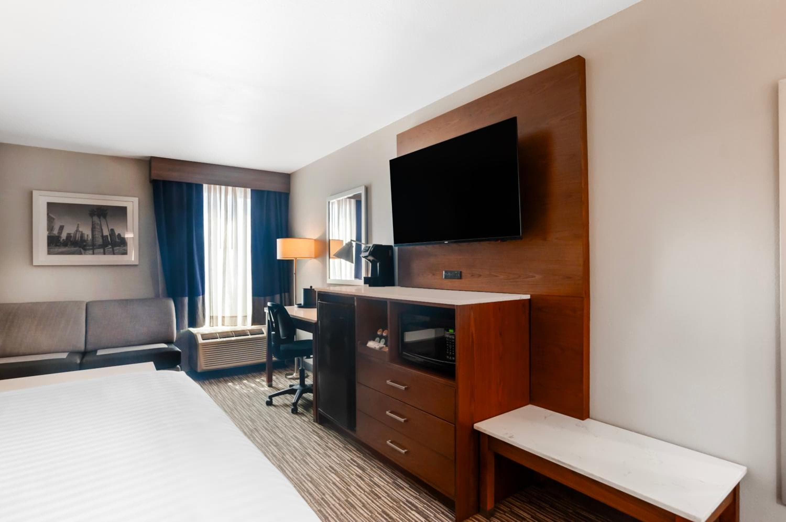 Best Western Plus Commerce Hotel — 9
